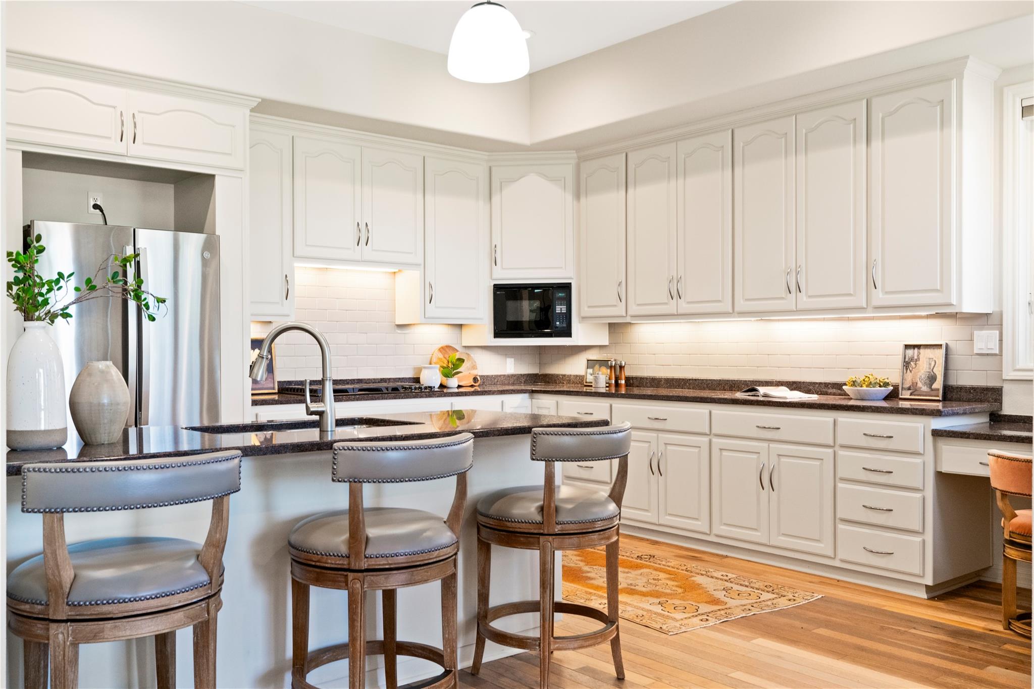 2112 Lauren Dr, Spicewood, TX 78669