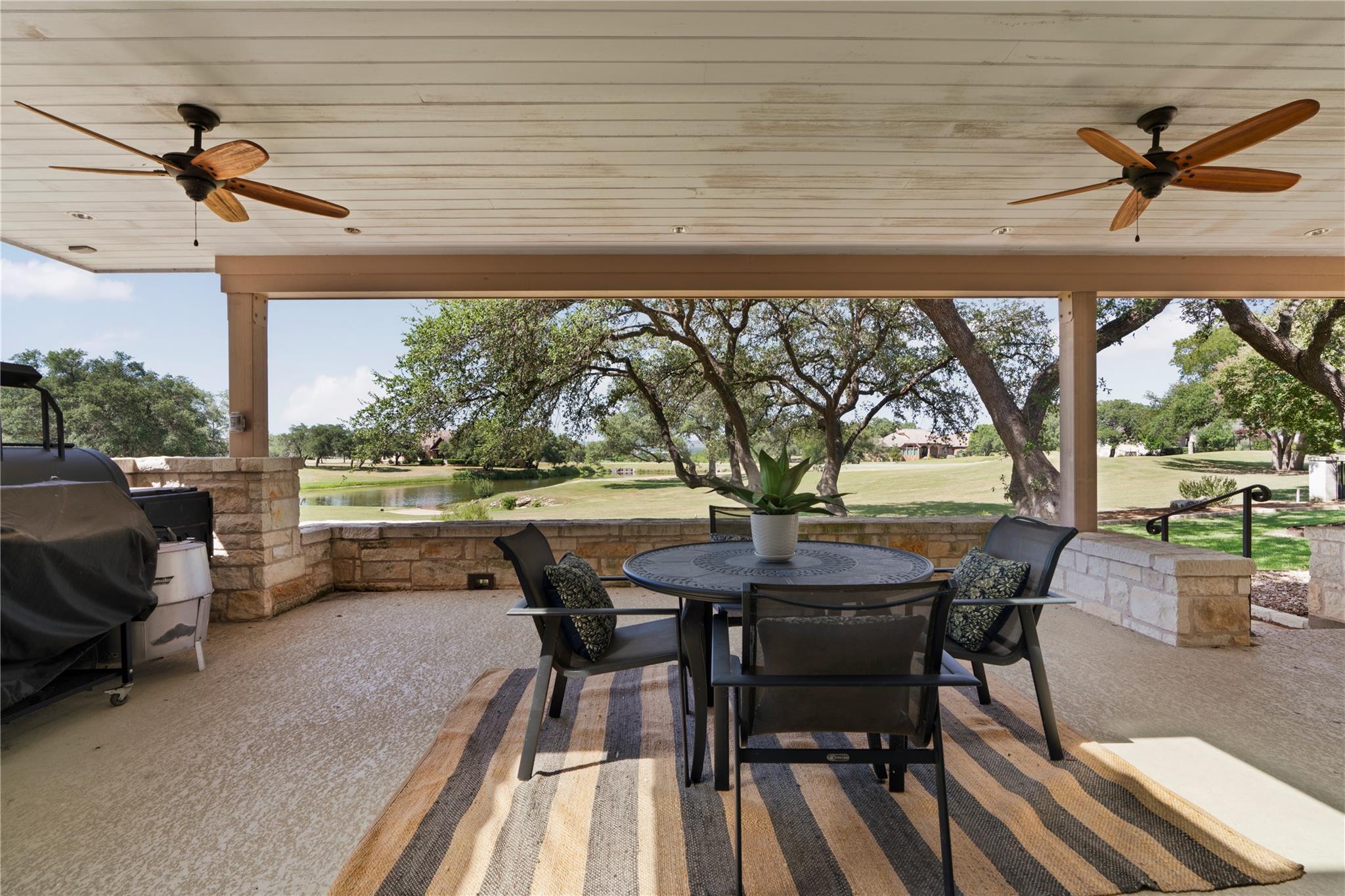 2112 Lauren Dr, Spicewood, TX 78669