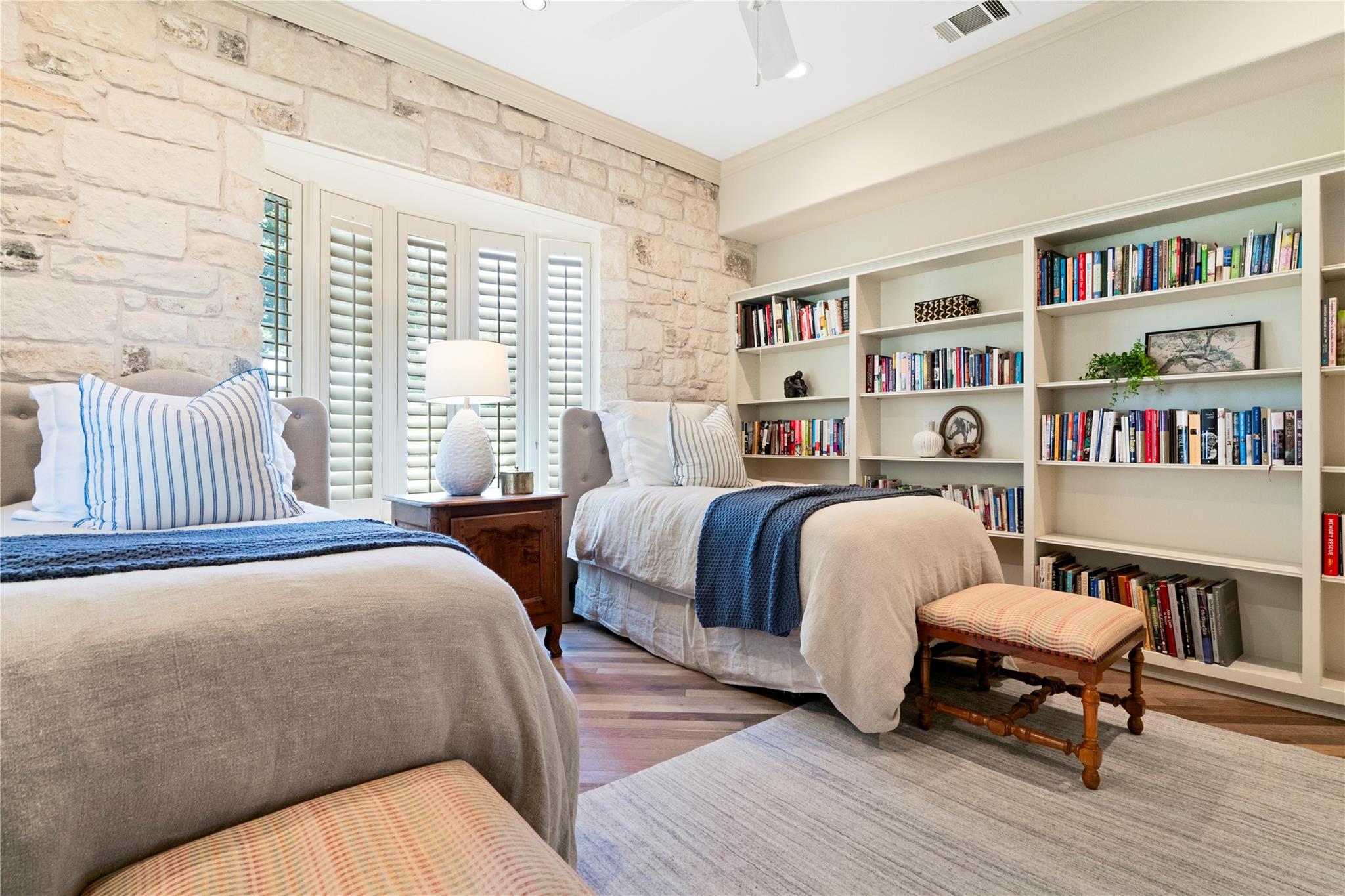 2112 Lauren Dr, Spicewood, TX 78669