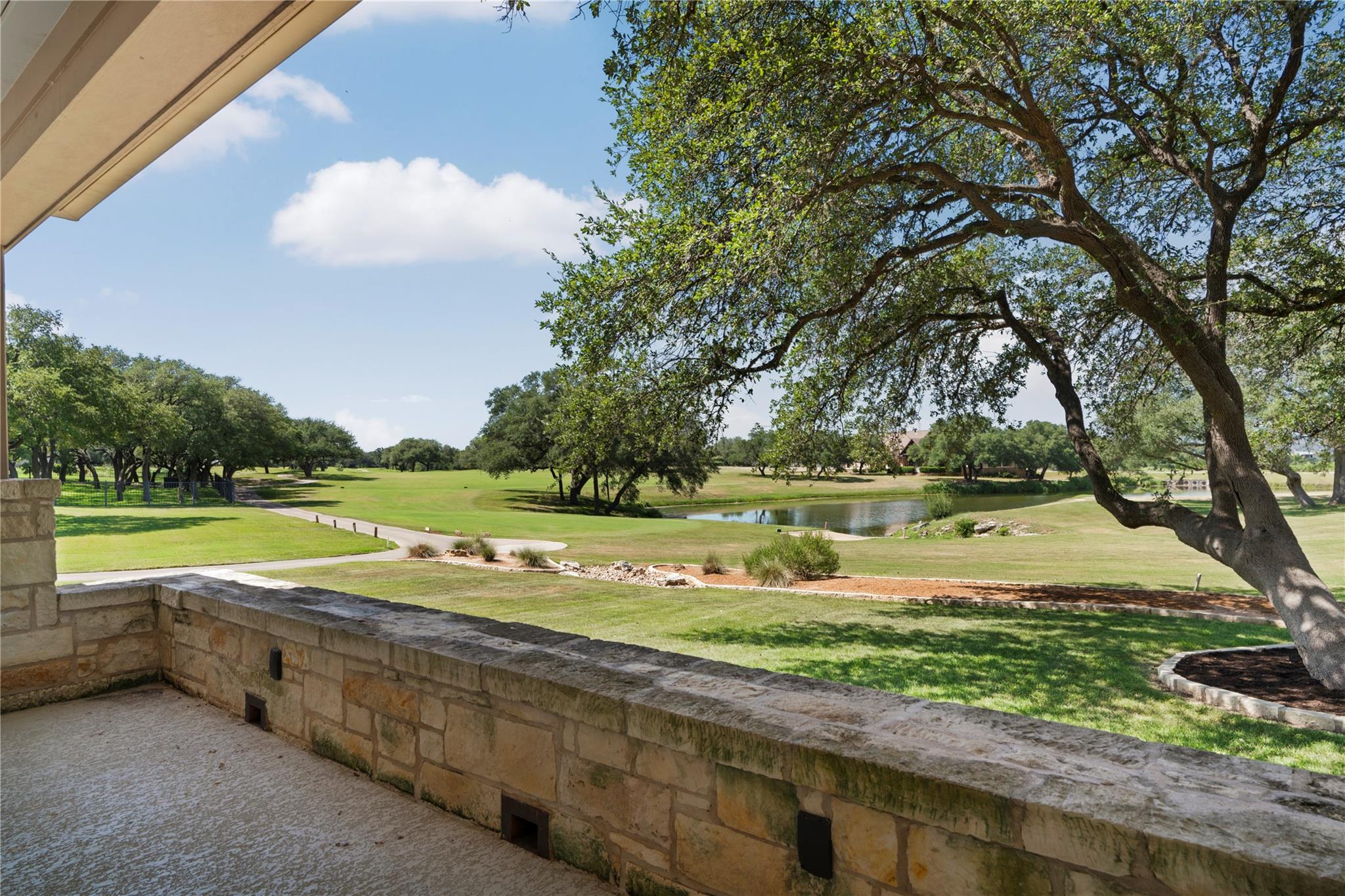 2112 Lauren Dr, Spicewood, TX 78669