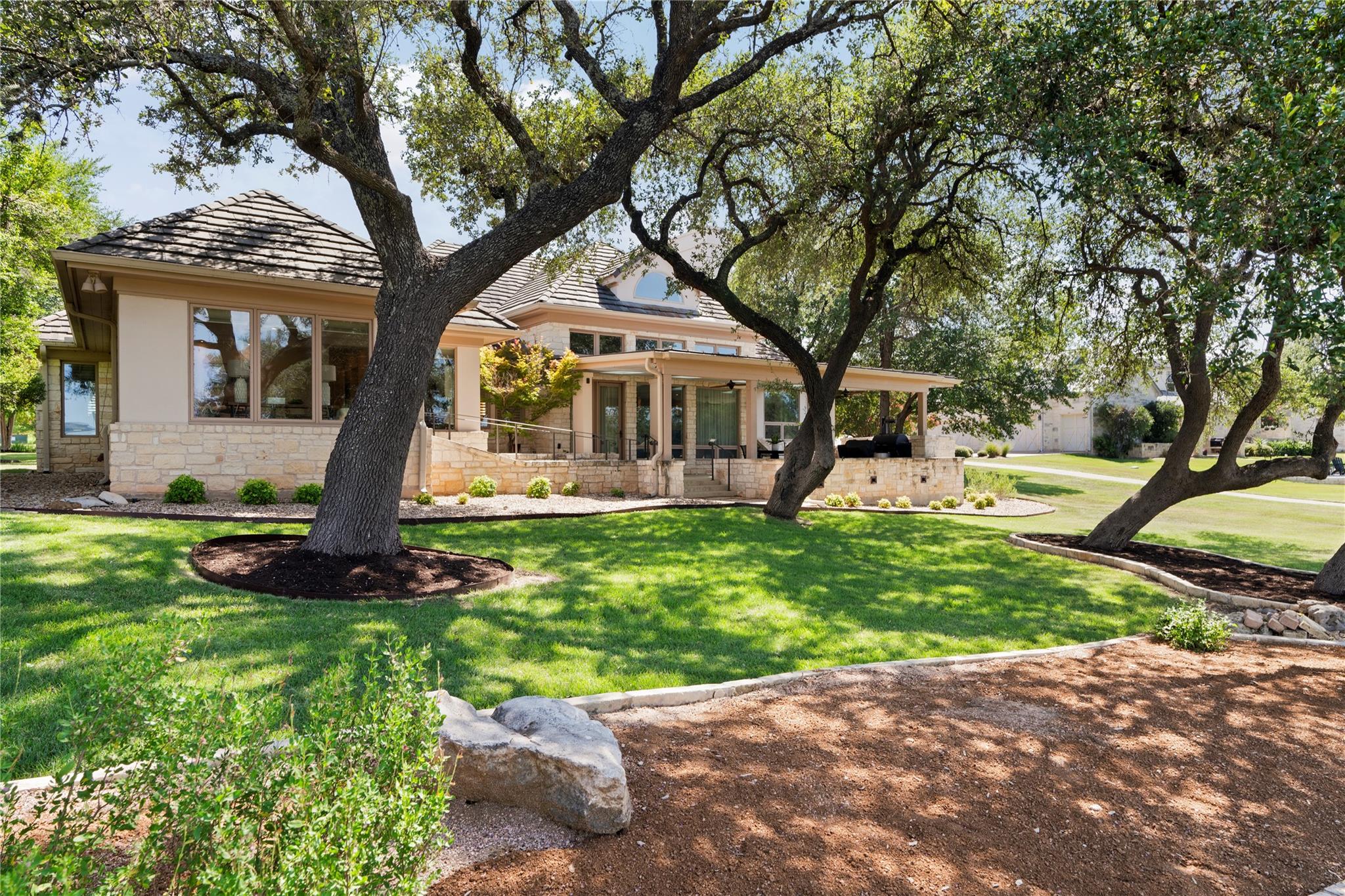 2112 Lauren Dr, Spicewood, TX 78669