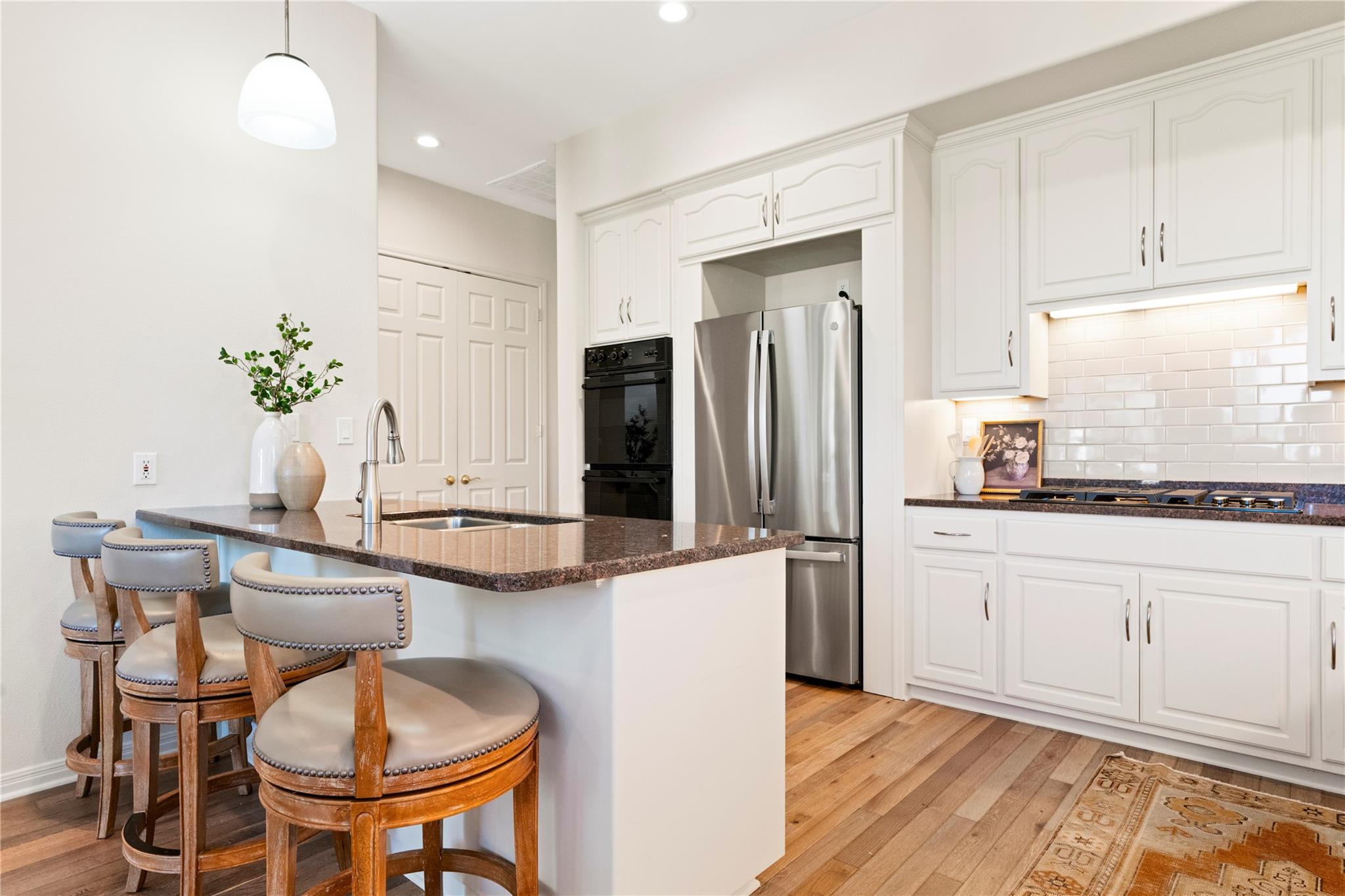 2112 Lauren Dr, Spicewood, TX 78669