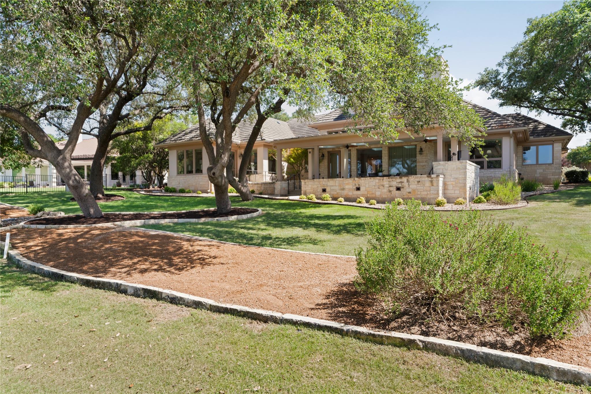 2112 Lauren Dr, Spicewood, TX 78669
