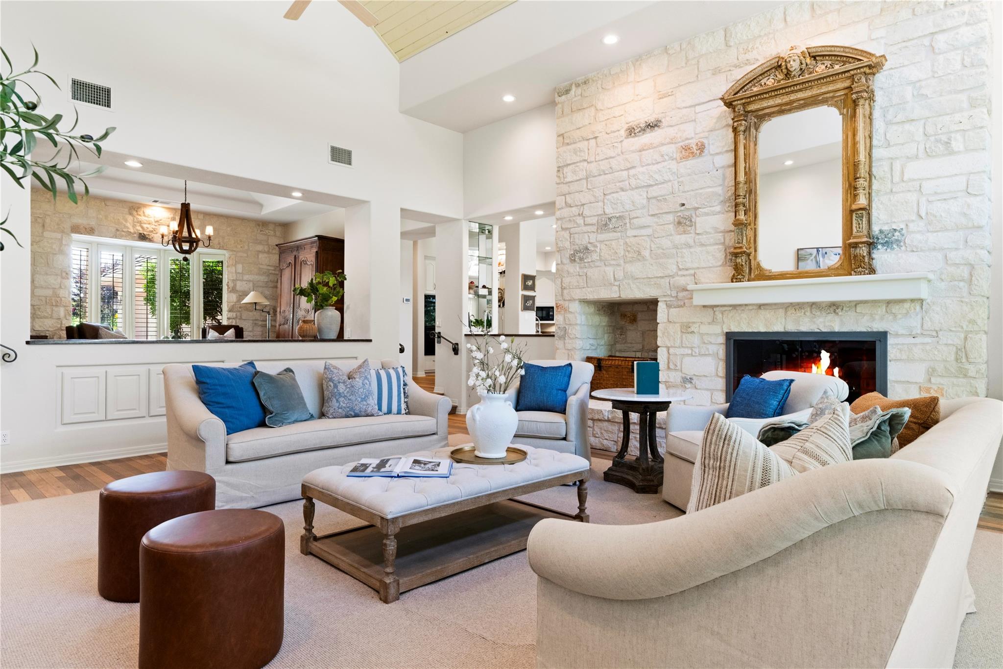 2112 Lauren Dr, Spicewood, TX 78669