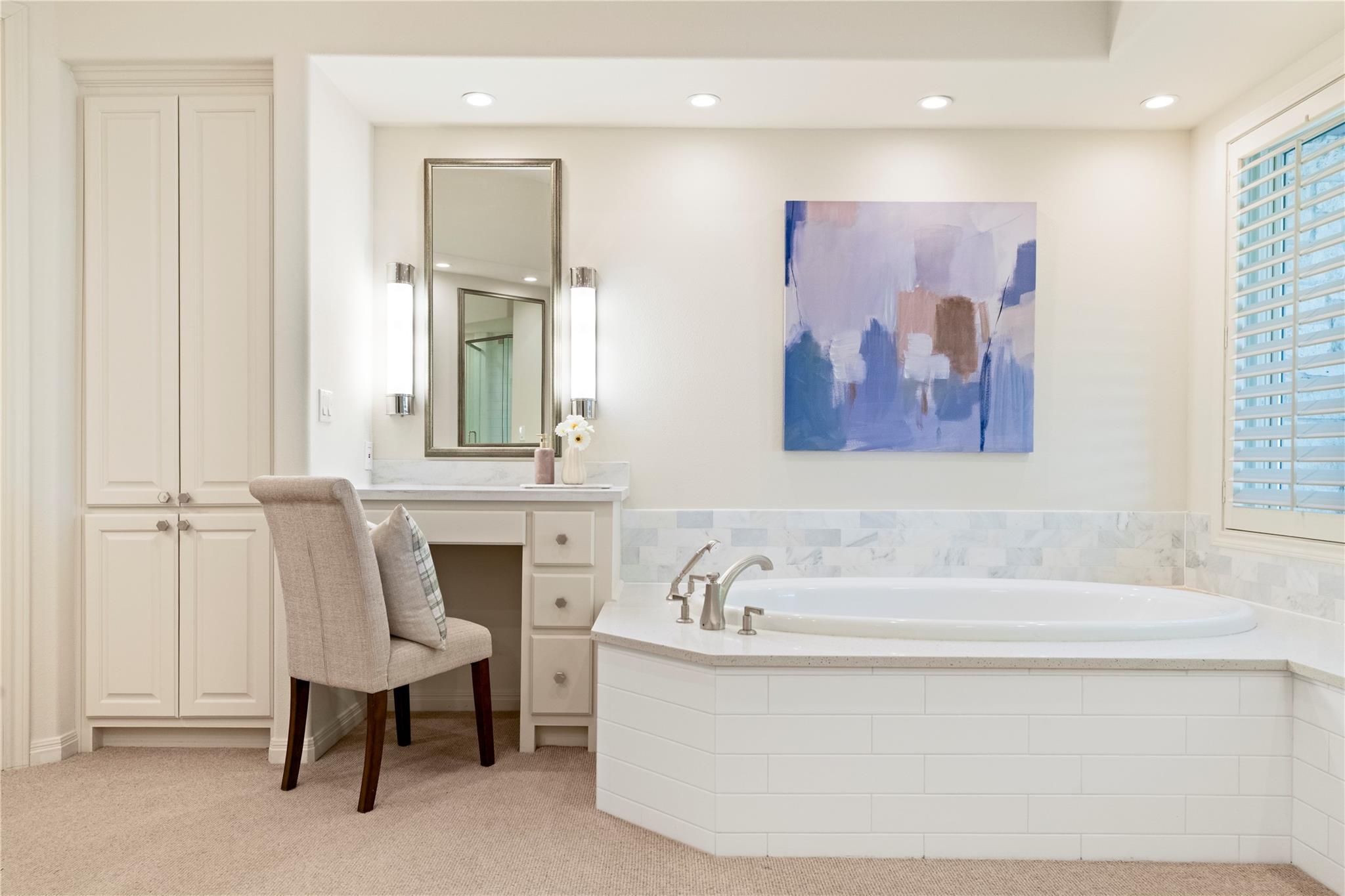 2112 Lauren Dr, Spicewood, TX 78669