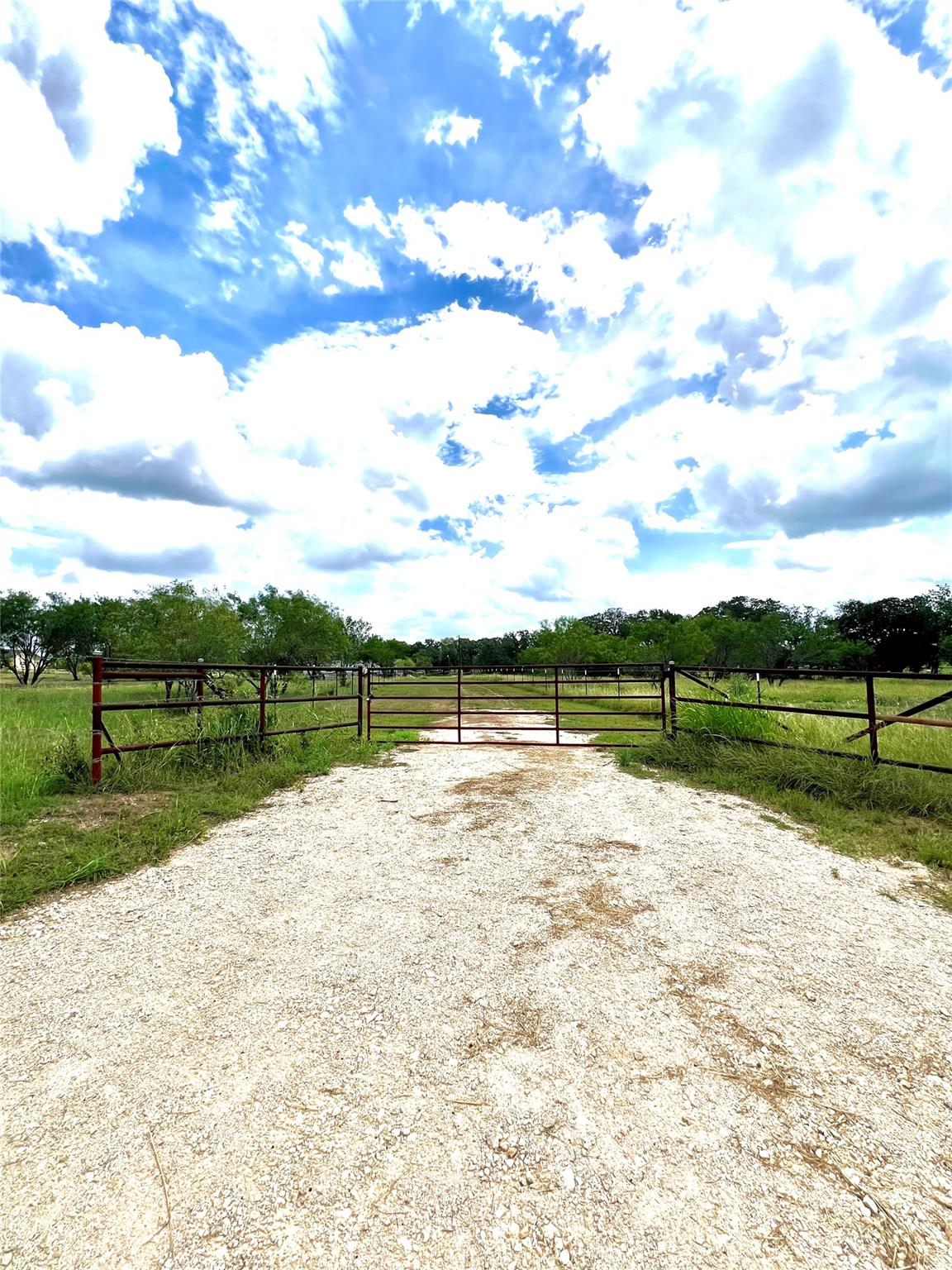 4177 Old Colony Line Rd, Lockhart, TX 78644