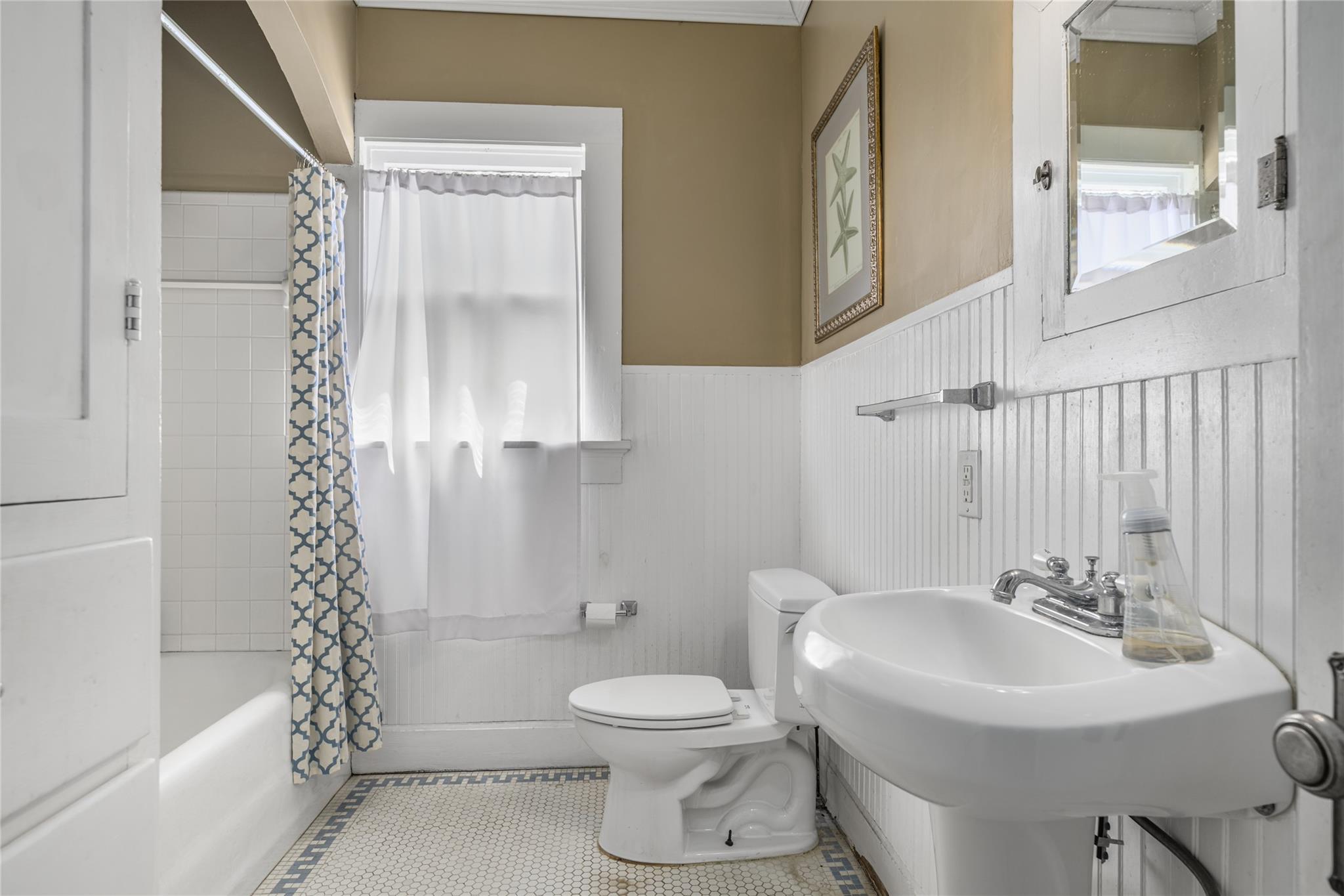 526 S Jefferson St, La Grange, TX 78945