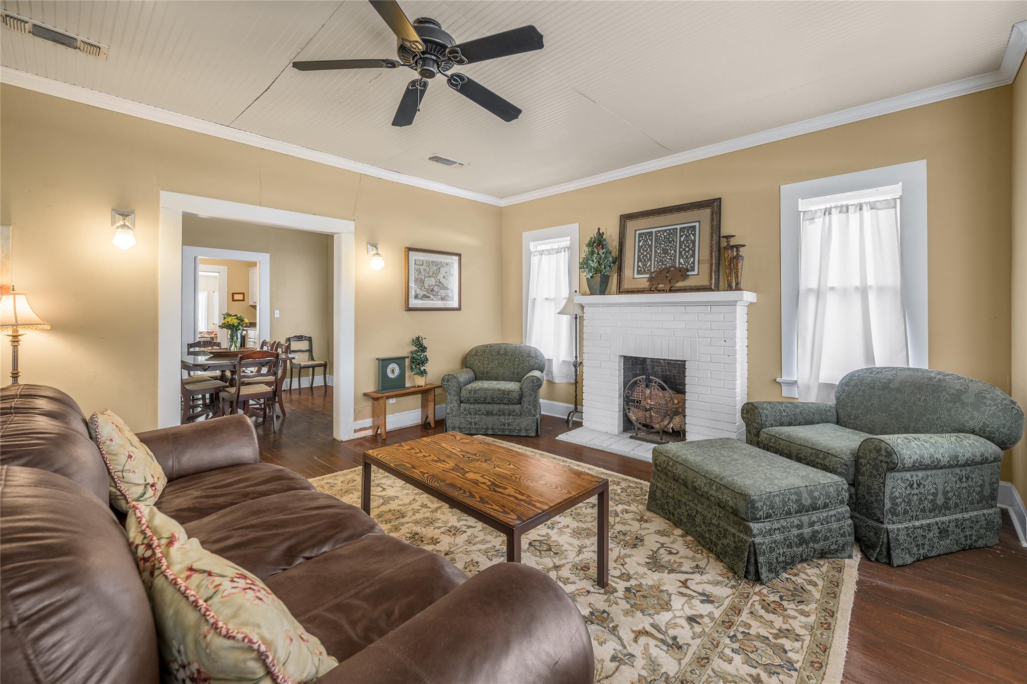 526 S Jefferson St, La Grange, TX 78945