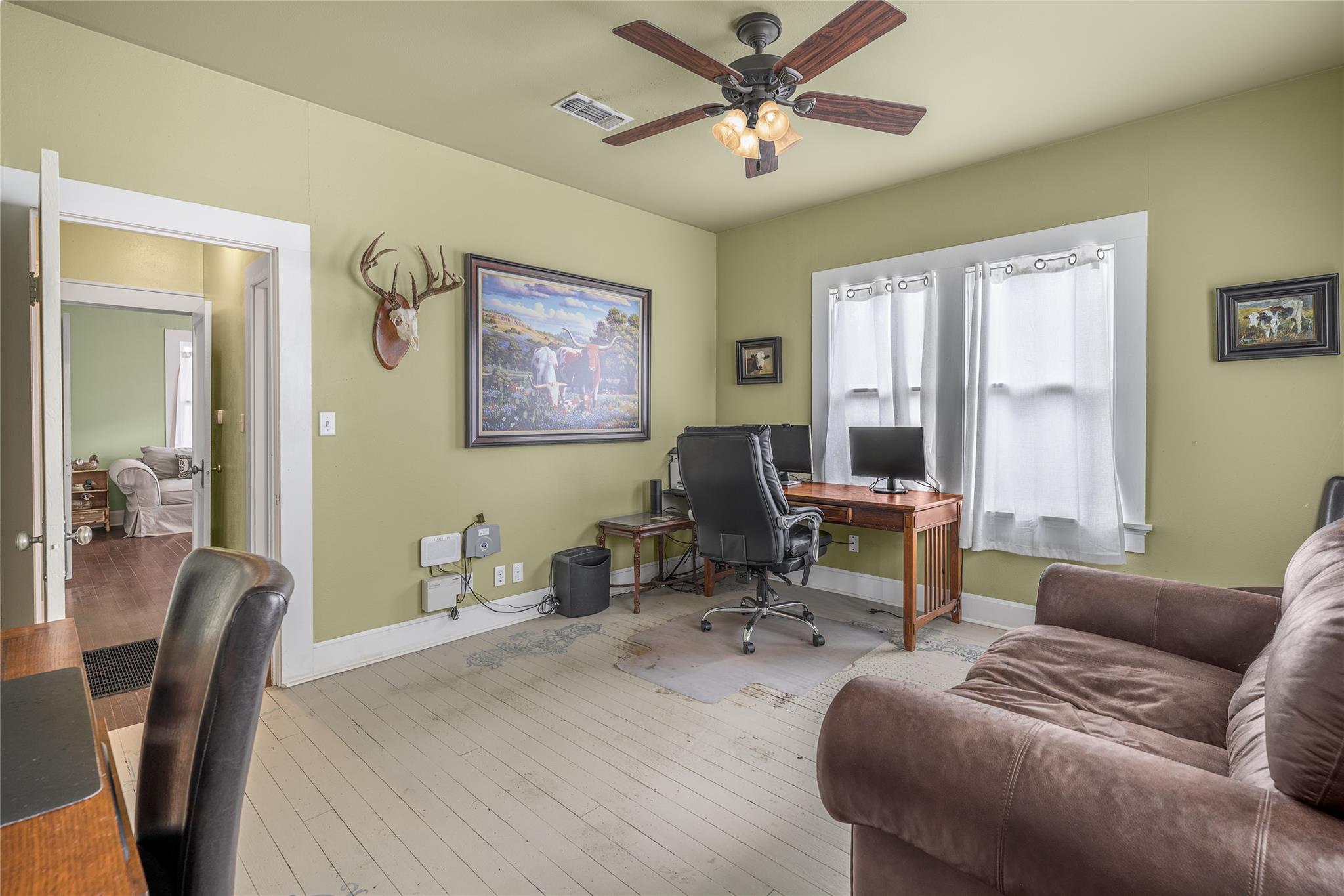 526 S Jefferson St, La Grange, TX 78945