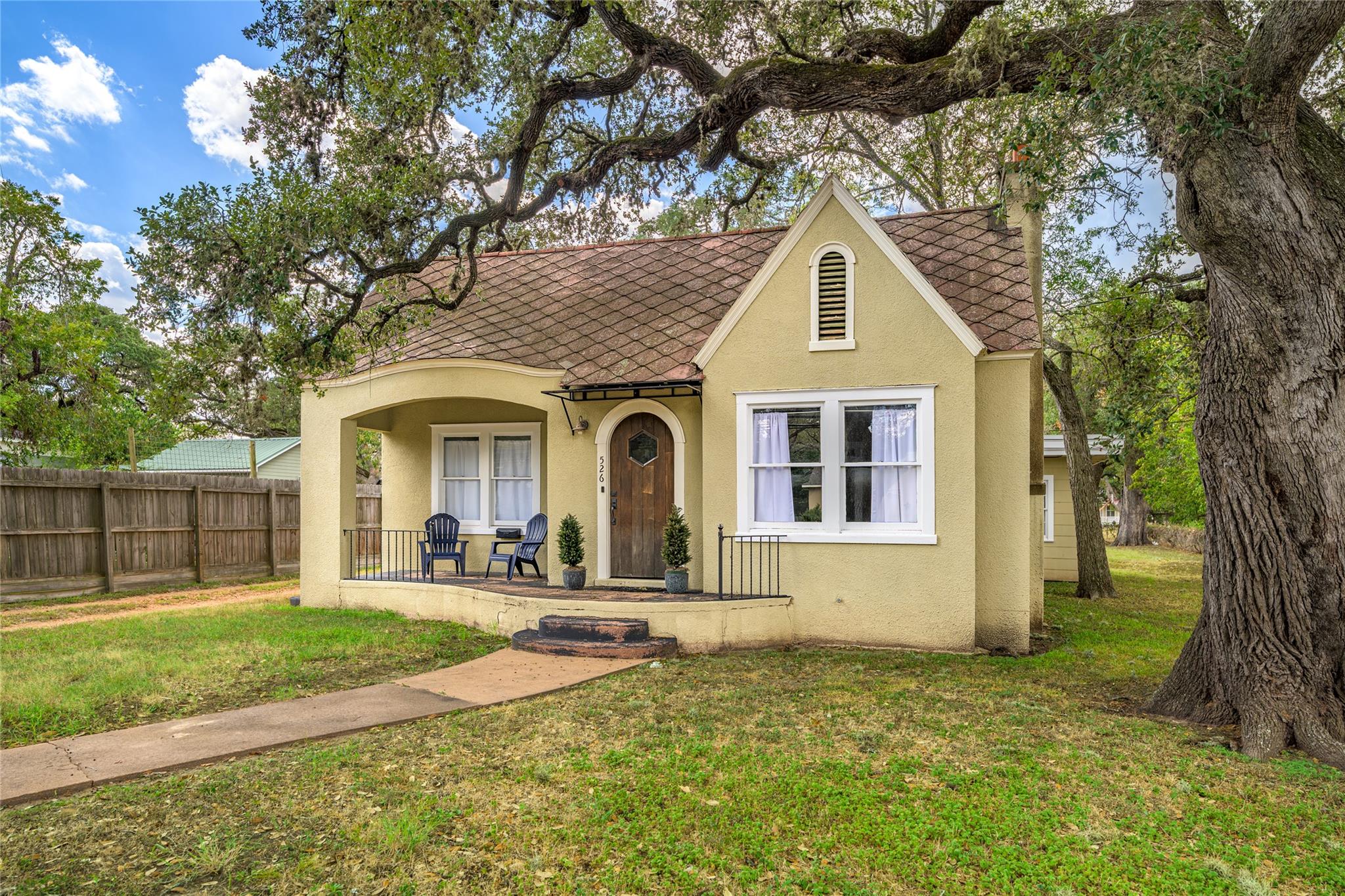 526 S Jefferson St, La Grange, TX 78945