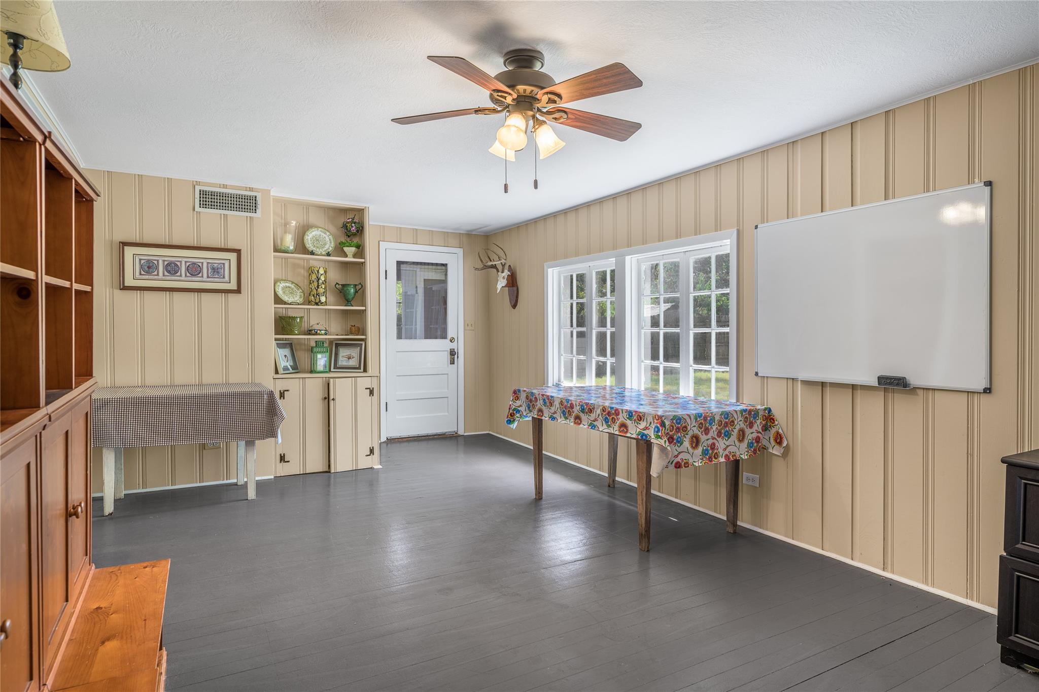 526 S Jefferson St, La Grange, TX 78945