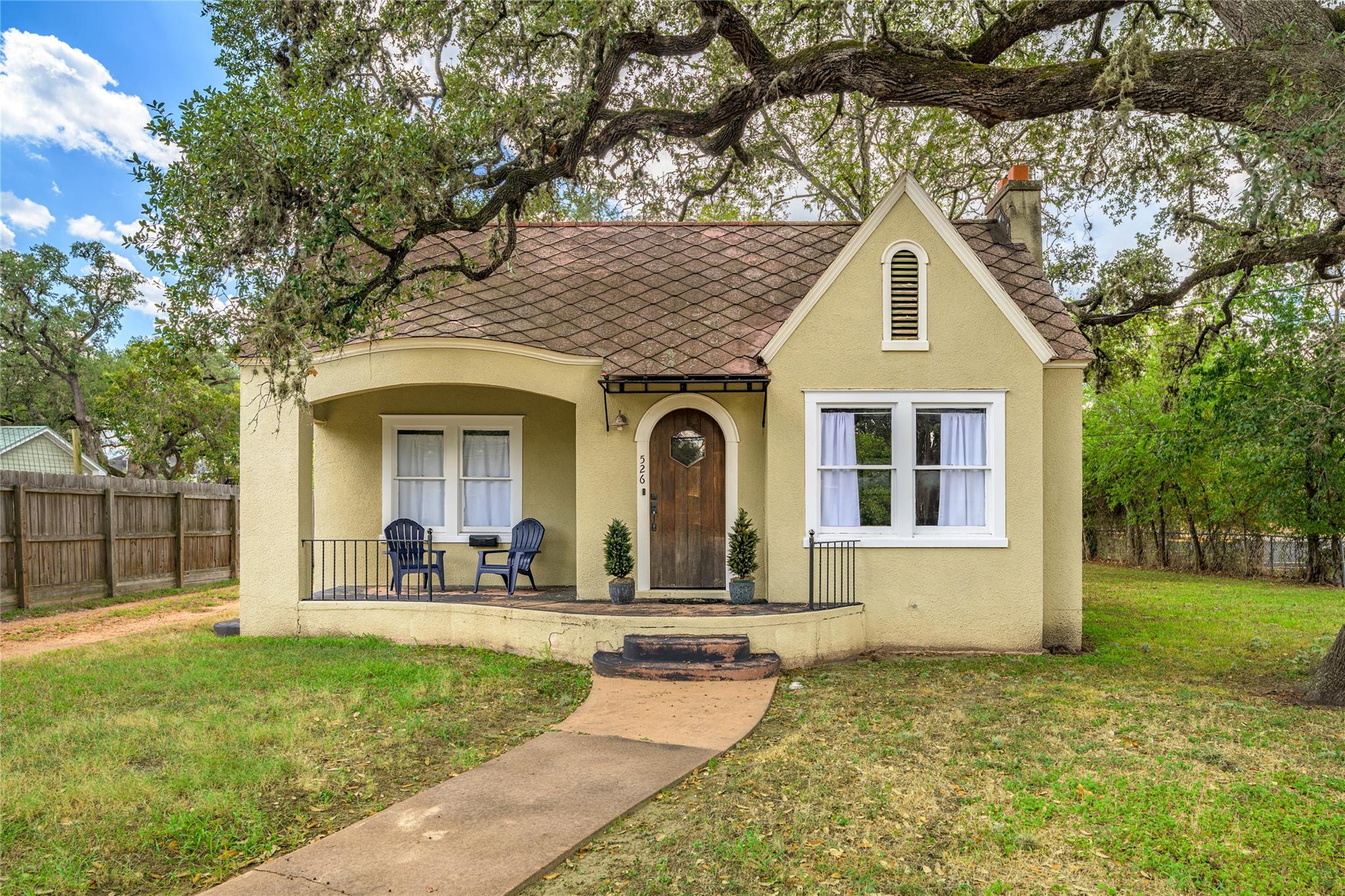 526 S Jefferson St, La Grange, TX 78945
