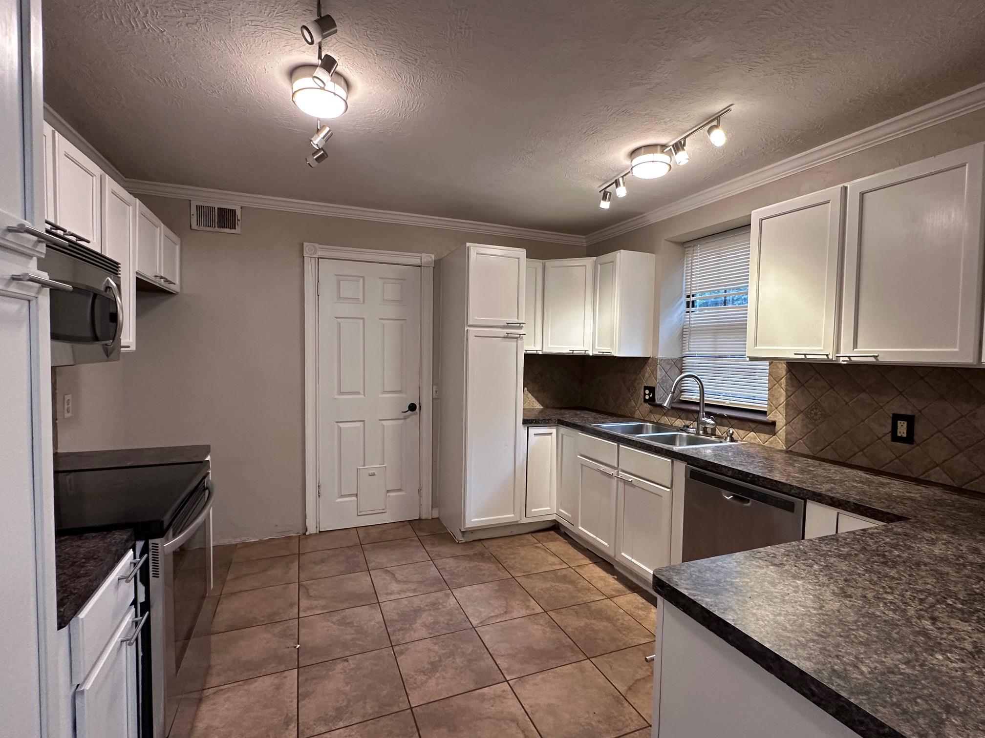 186 Kona Dr, Bastrop, TX 78602