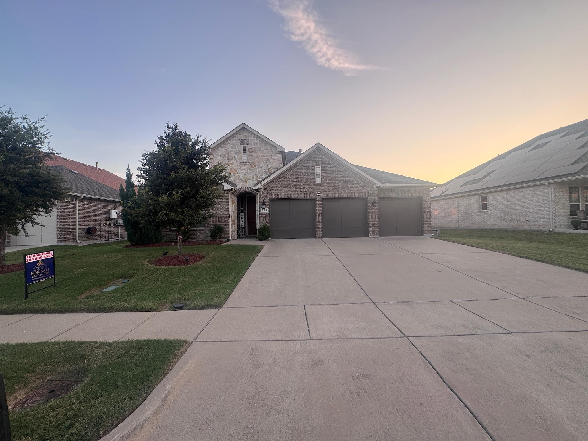 808 Lemmon Ln, Forney, TX 75126
