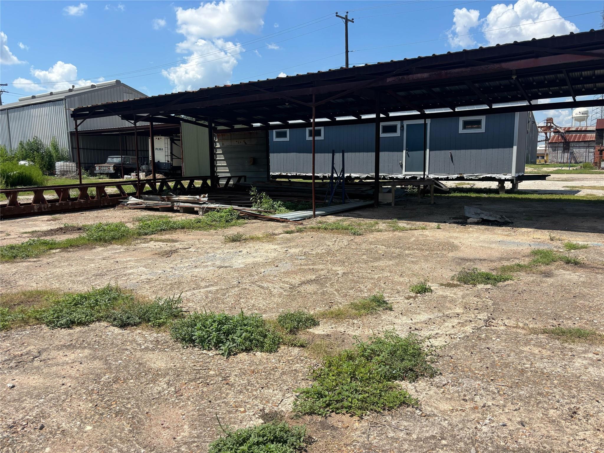 300 W Hempstead-A St, Giddings, TX 78942