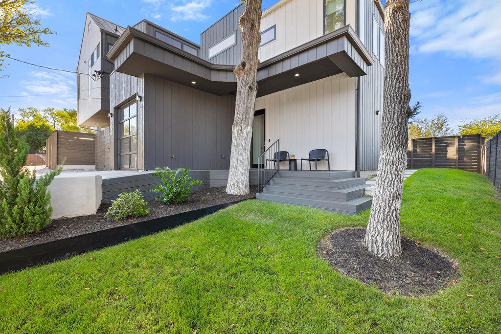 4707 Reyes St # 2, Austin, TX 78721