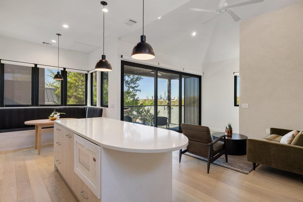 4707 Reyes St # 2, Austin, TX 78721