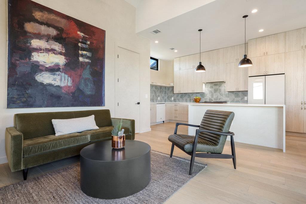 4707 Reyes St # 2, Austin, TX 78721