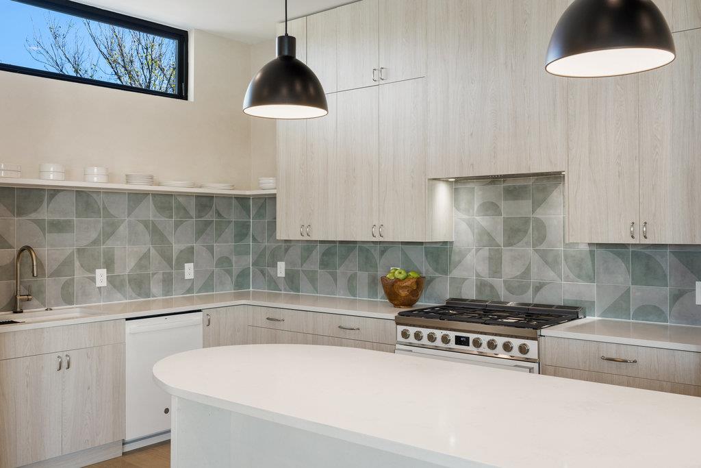 4707 Reyes St # 2, Austin, TX 78721