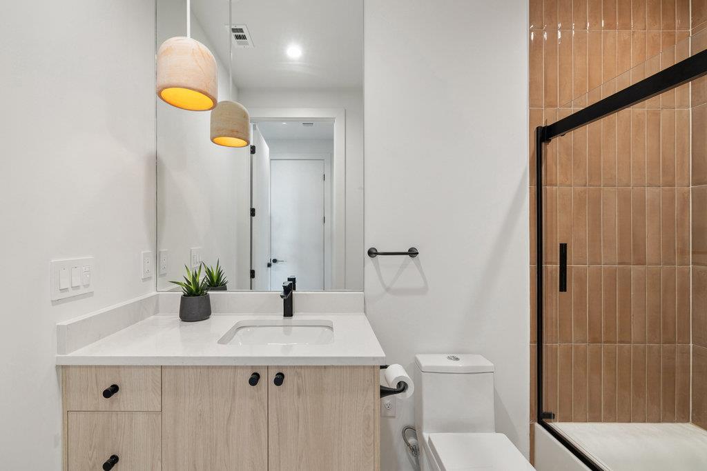 4707 Reyes St # 2, Austin, TX 78721