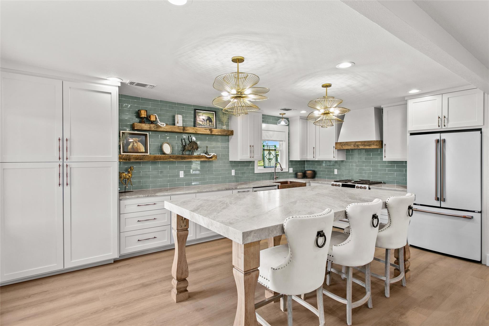 523 E Farm Market 1291, Round Top, TX 78954