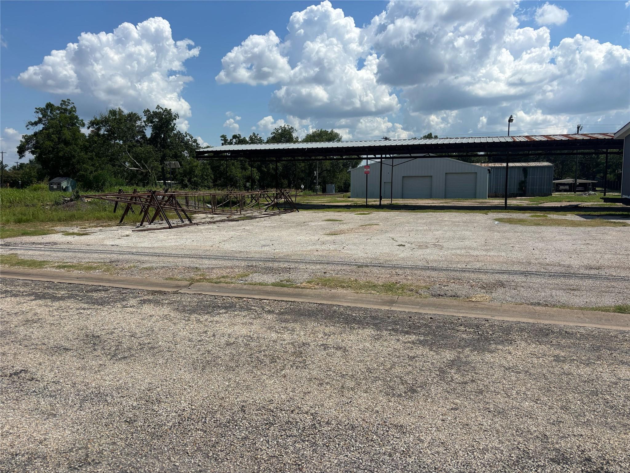 300 W Hempstead-B St, Giddings, TX 78942