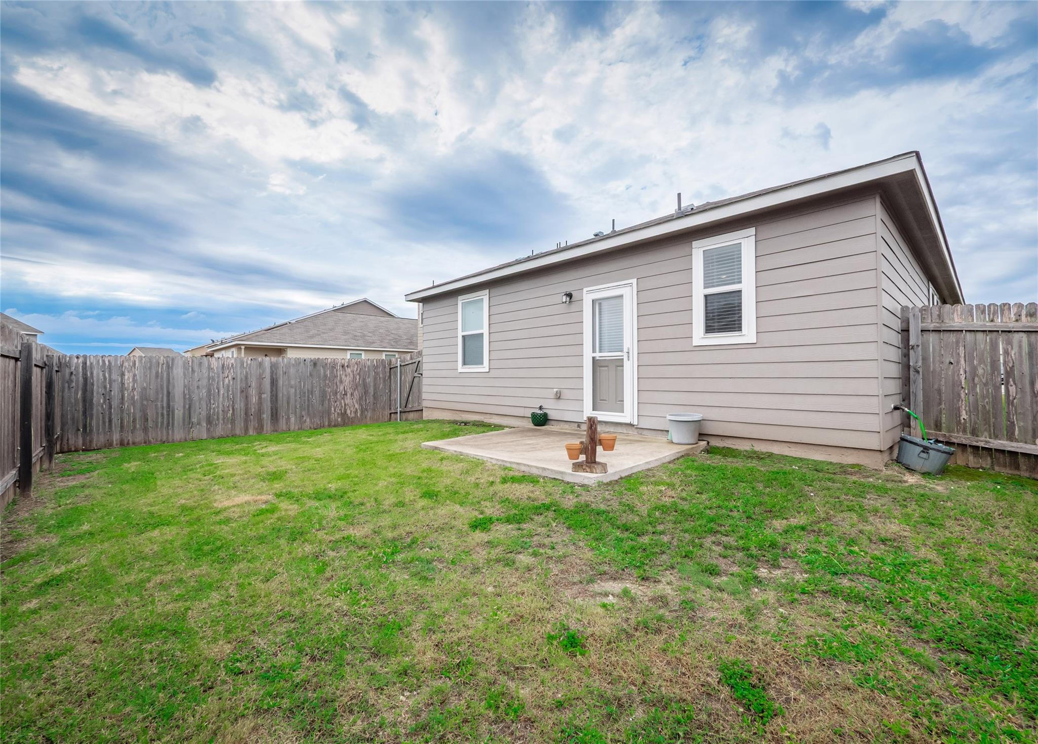 137 Hondo Gap Ln, Jarrell, TX 76537