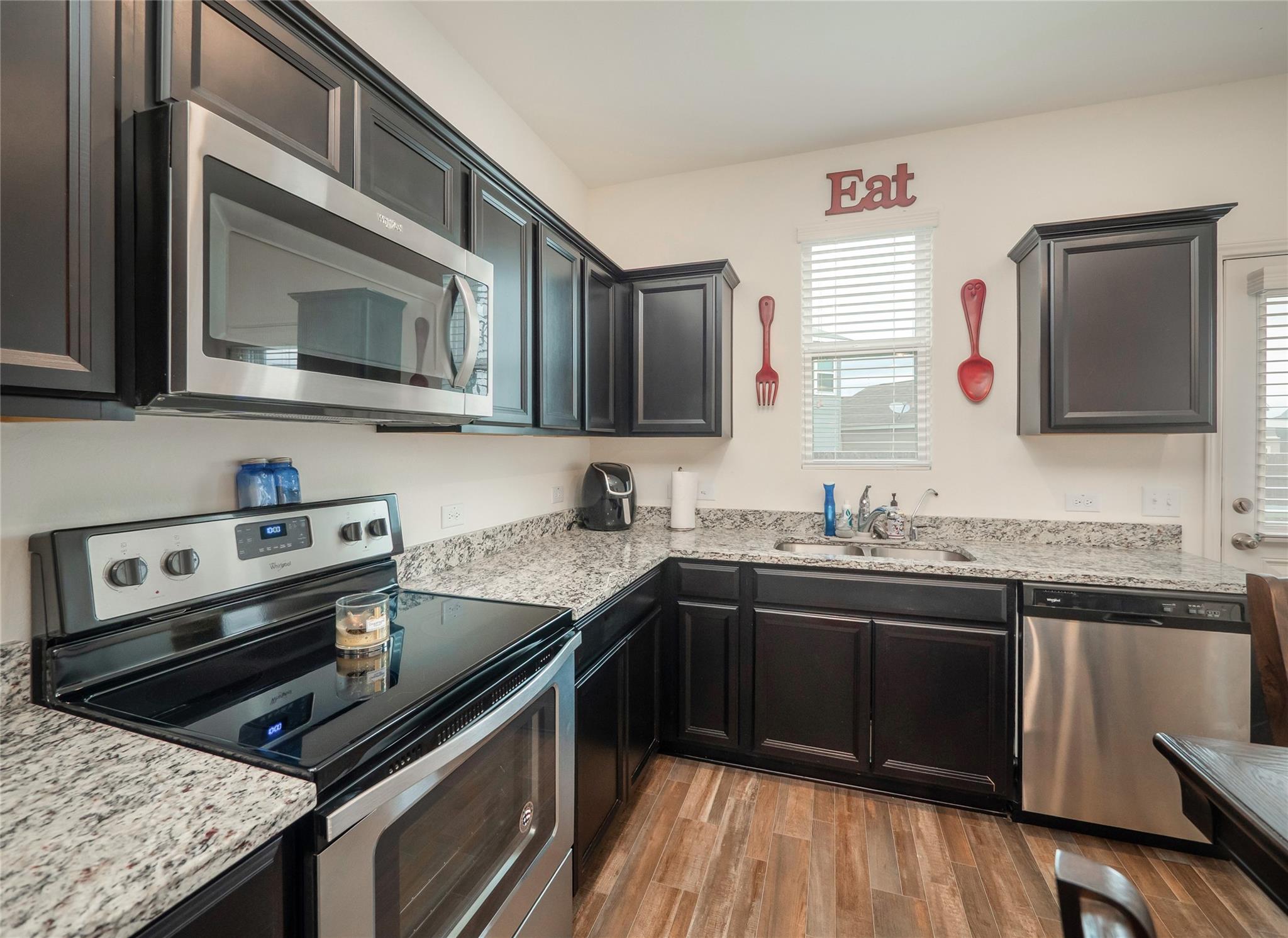 137 Hondo Gap Ln, Jarrell, TX 76537