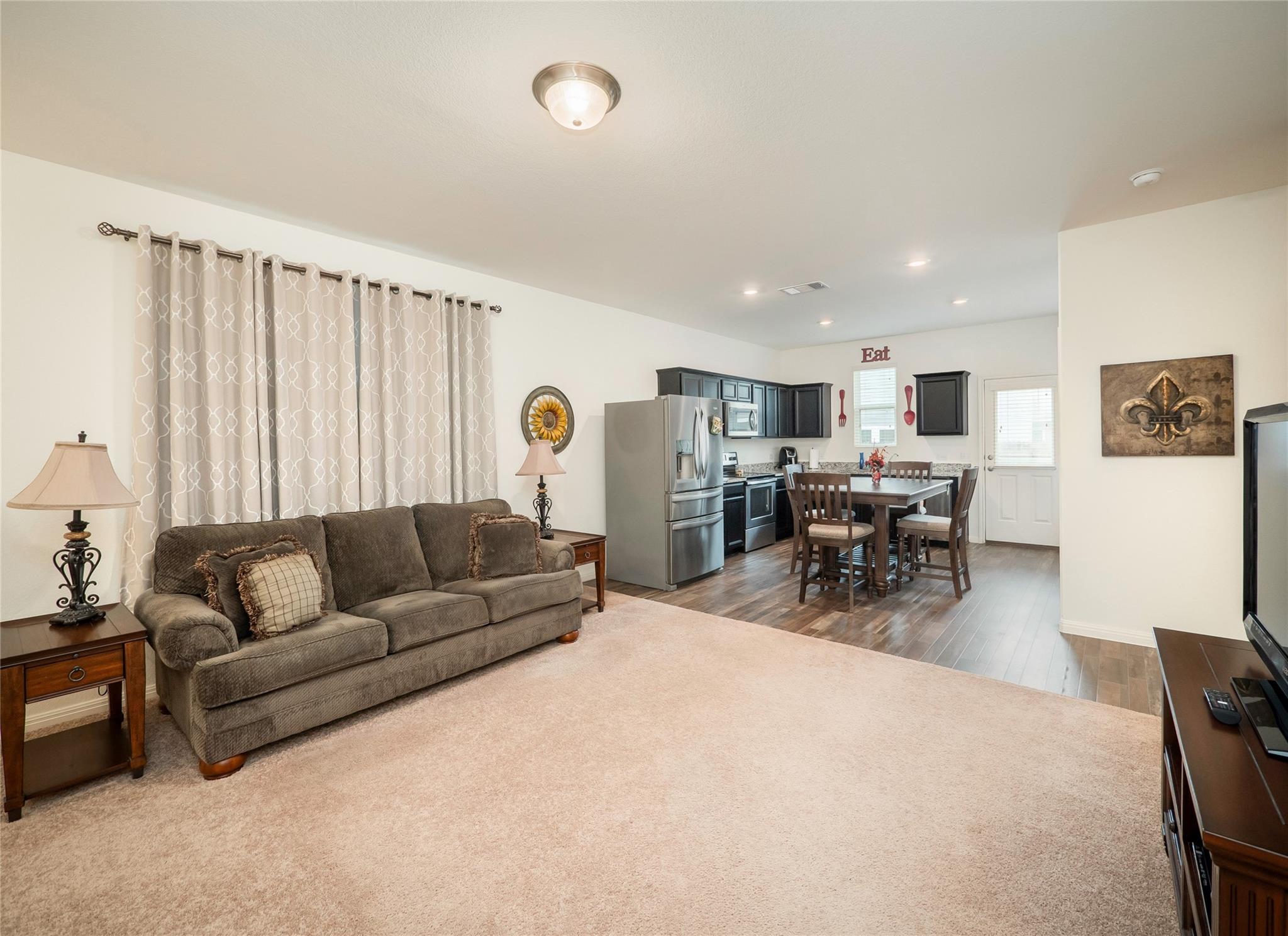 137 Hondo Gap Ln, Jarrell, TX 76537