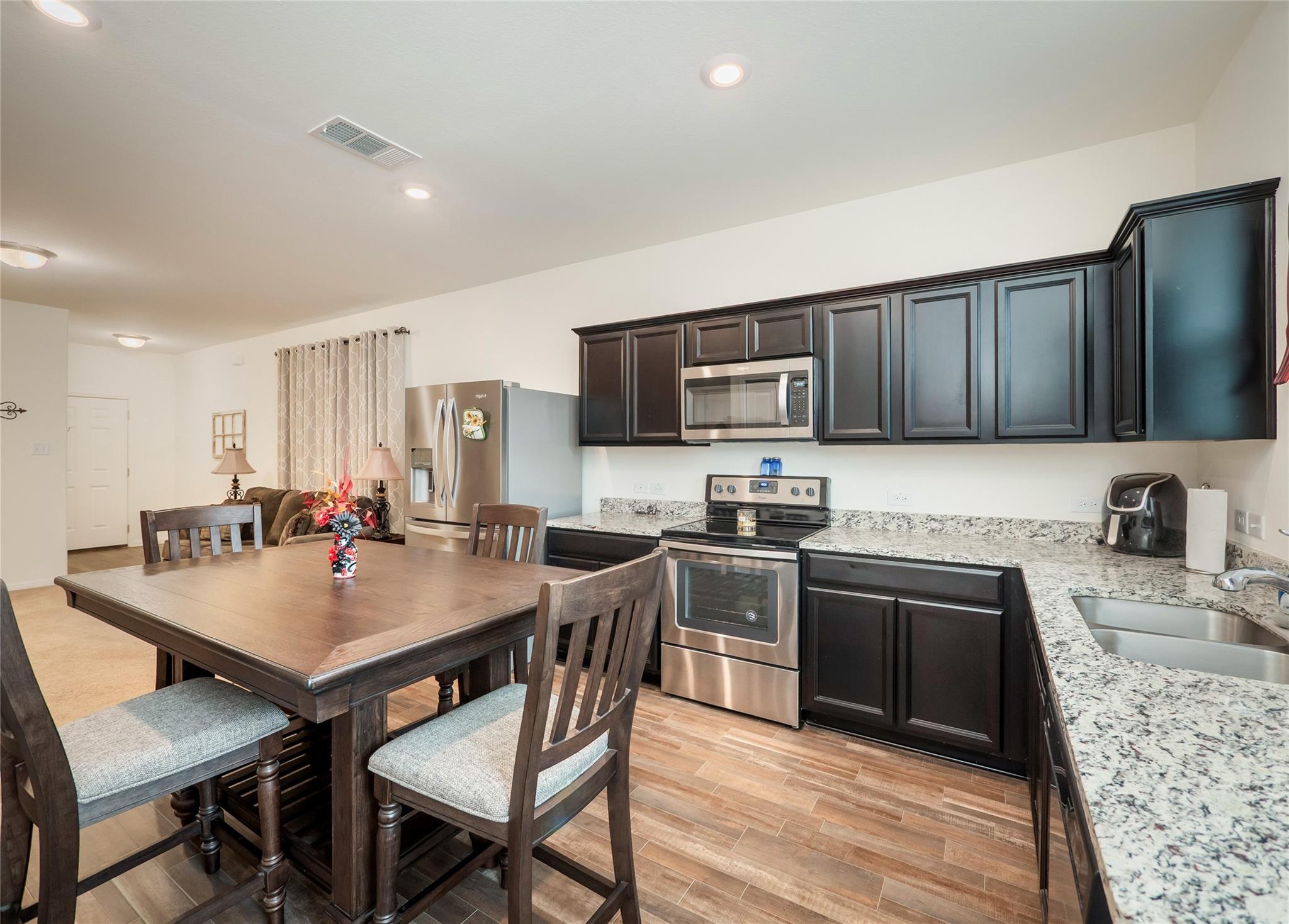 137 Hondo Gap Ln, Jarrell, TX 76537