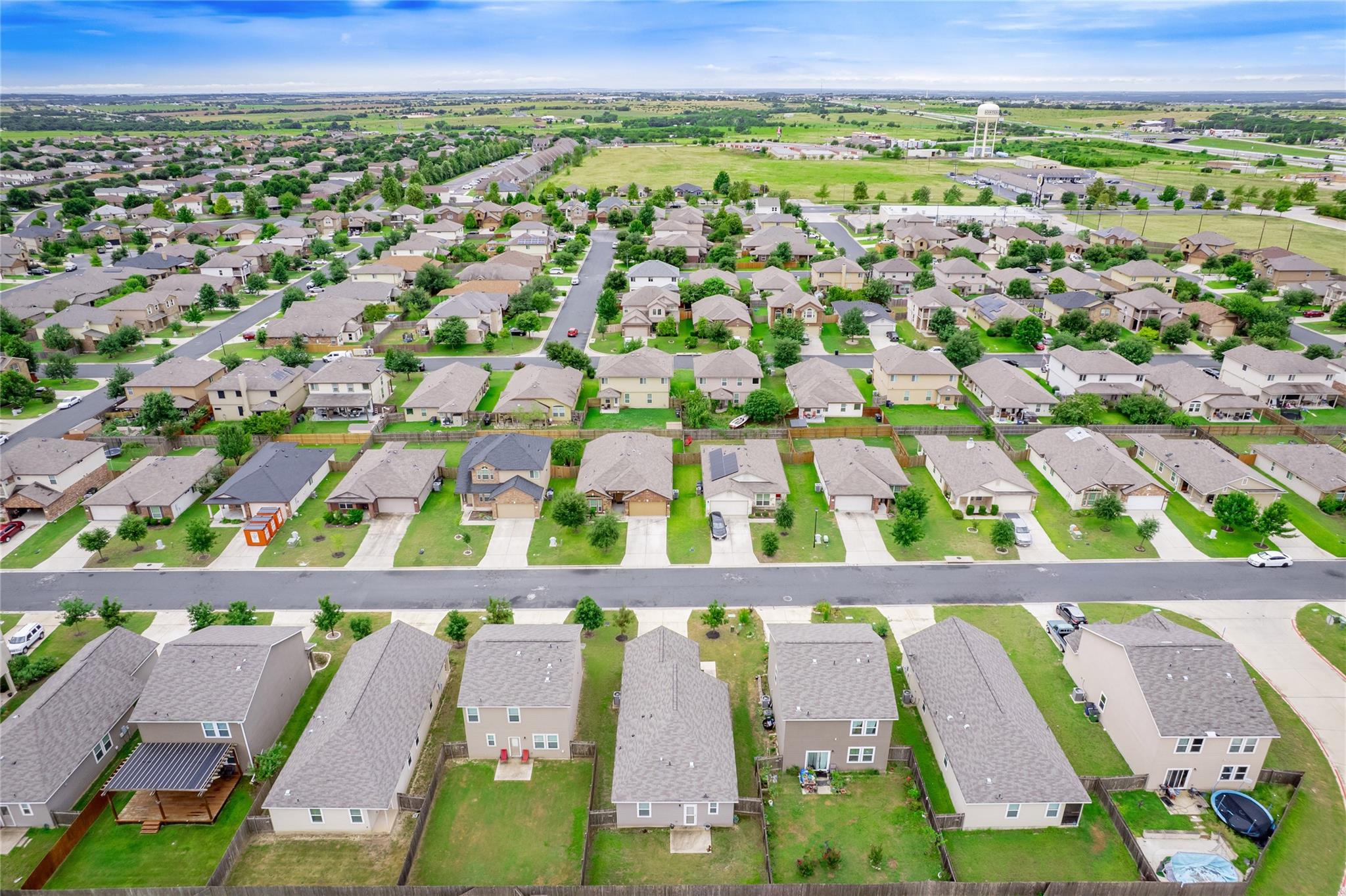 137 Hondo Gap Ln, Jarrell, TX 76537