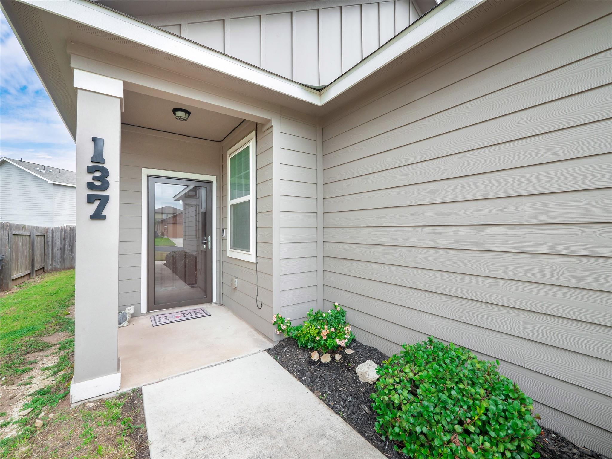 137 Hondo Gap Ln, Jarrell, TX 76537