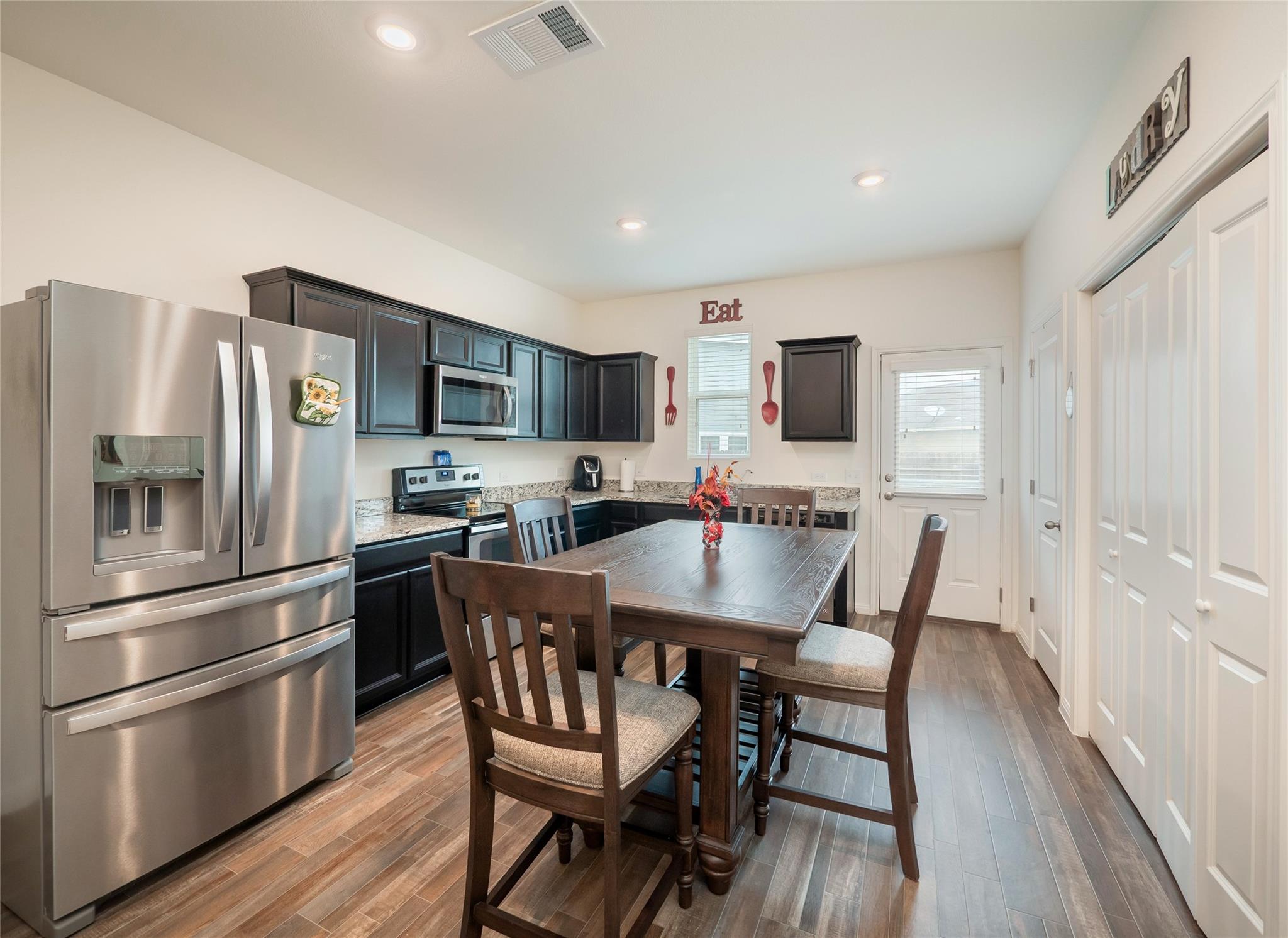 137 Hondo Gap Ln, Jarrell, TX 76537