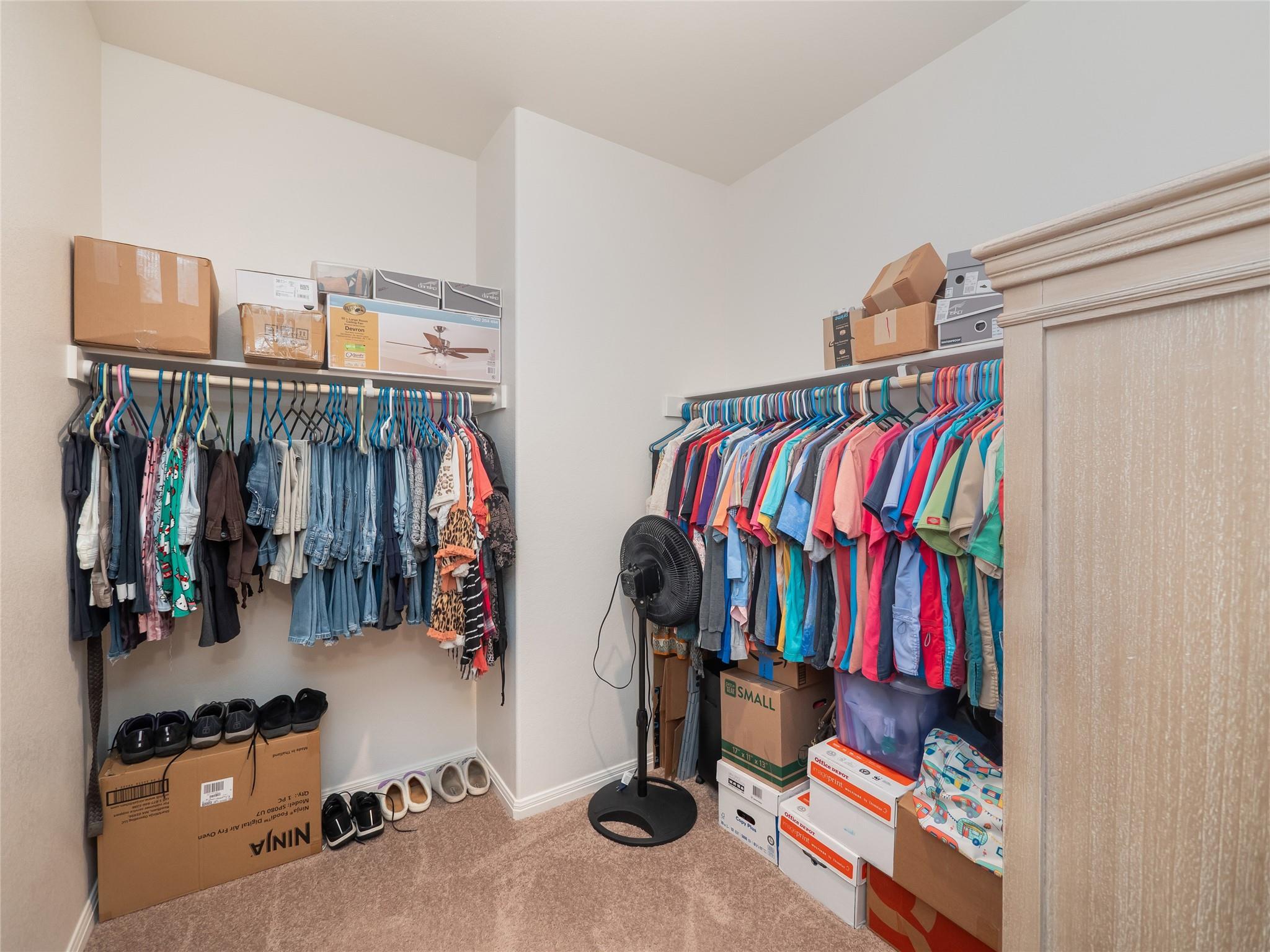 137 Hondo Gap Ln, Jarrell, TX 76537