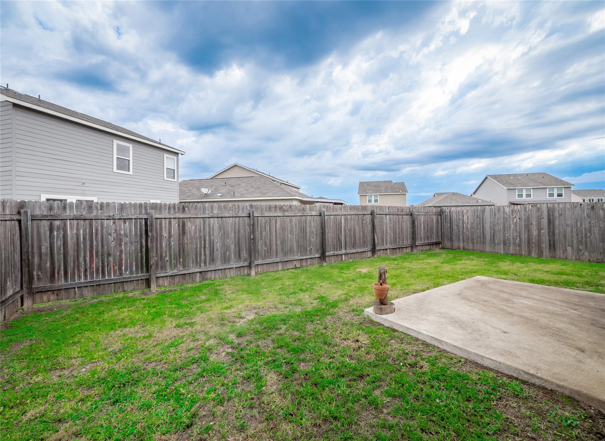 137 Hondo Gap Ln, Jarrell, TX 76537
