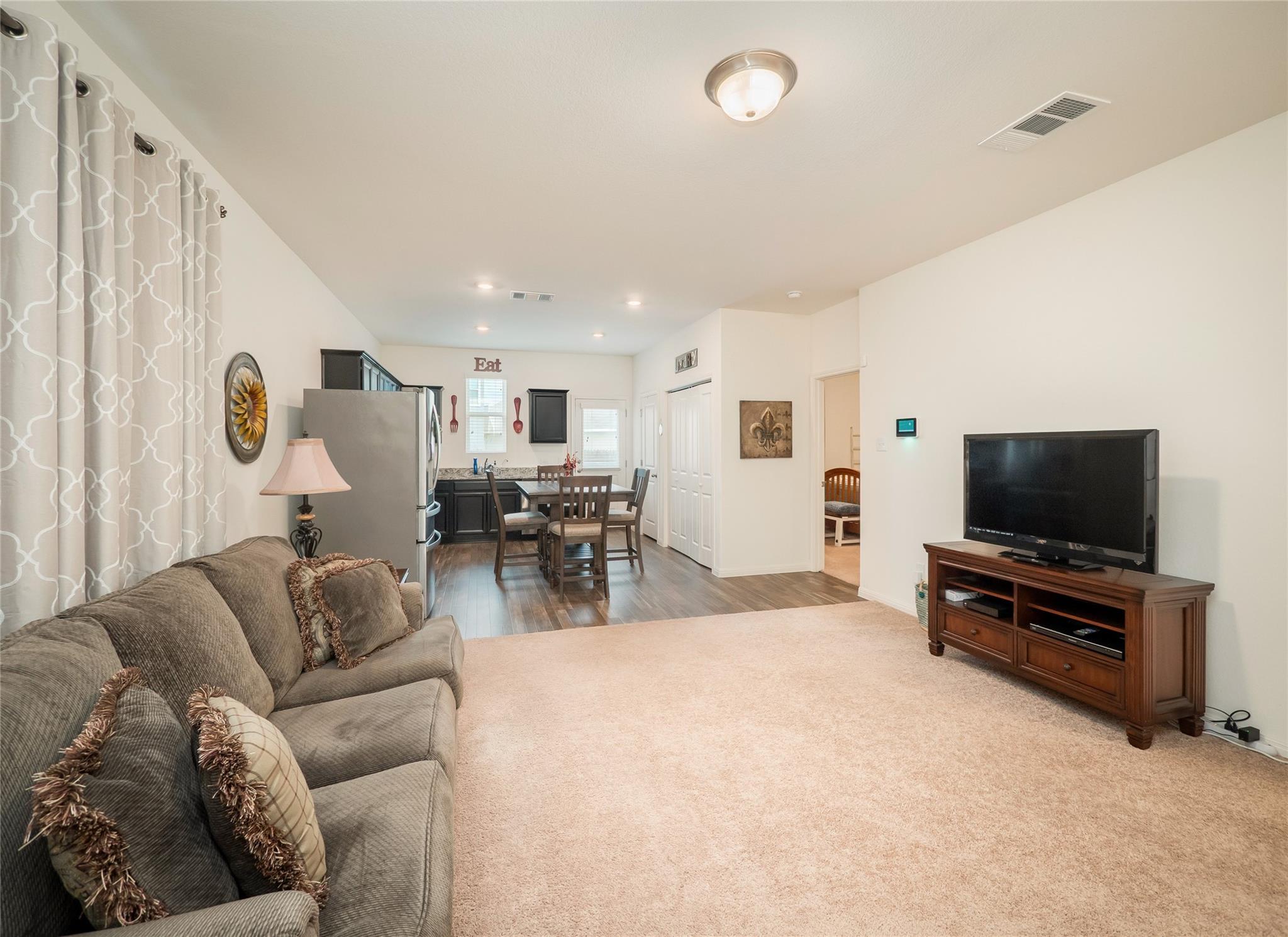 137 Hondo Gap Ln, Jarrell, TX 76537