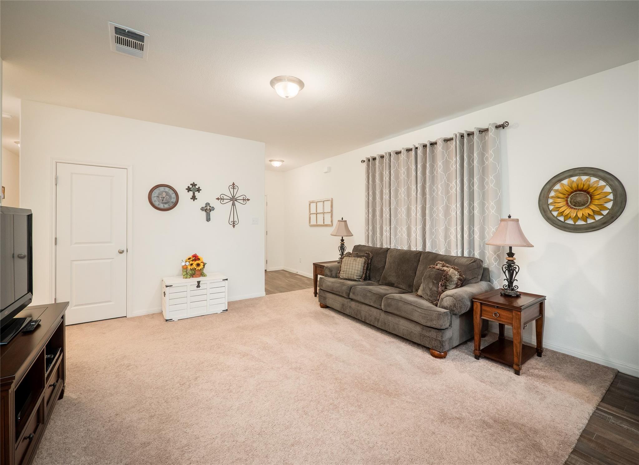 137 Hondo Gap Ln, Jarrell, TX 76537