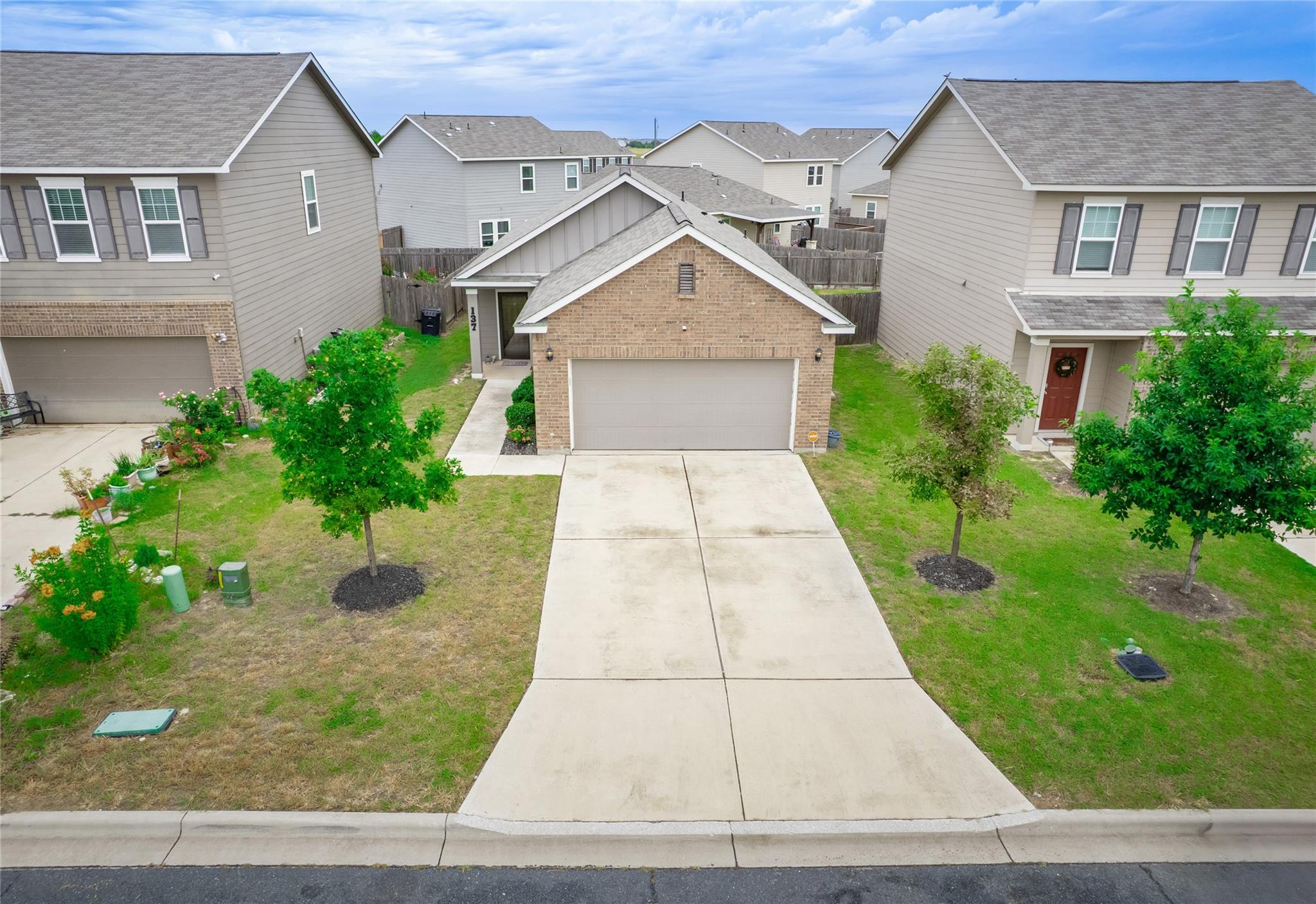 137 Hondo Gap Ln, Jarrell, TX 76537