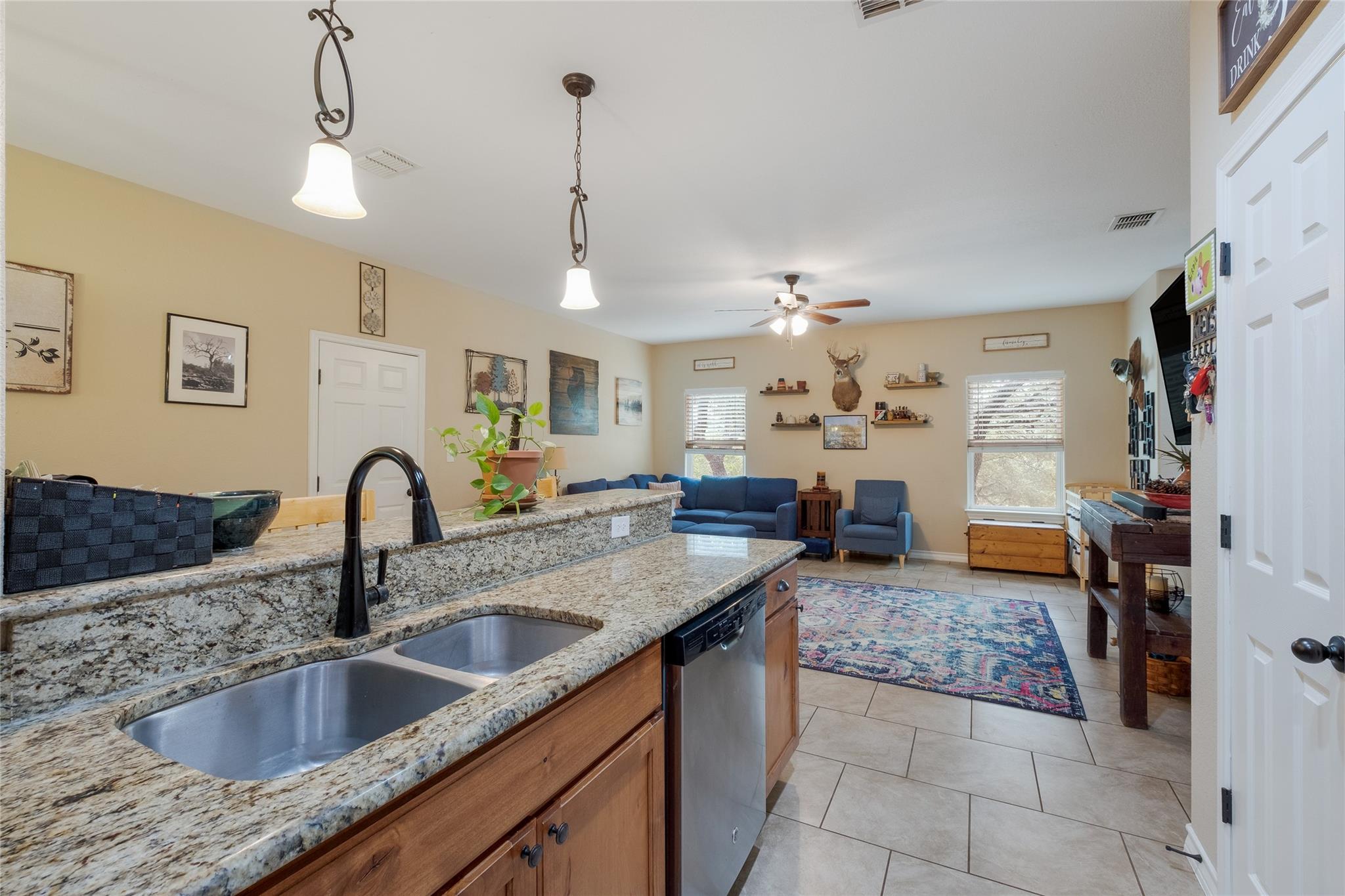 221 Legacy Rdg, Canyon Lake, TX 78133