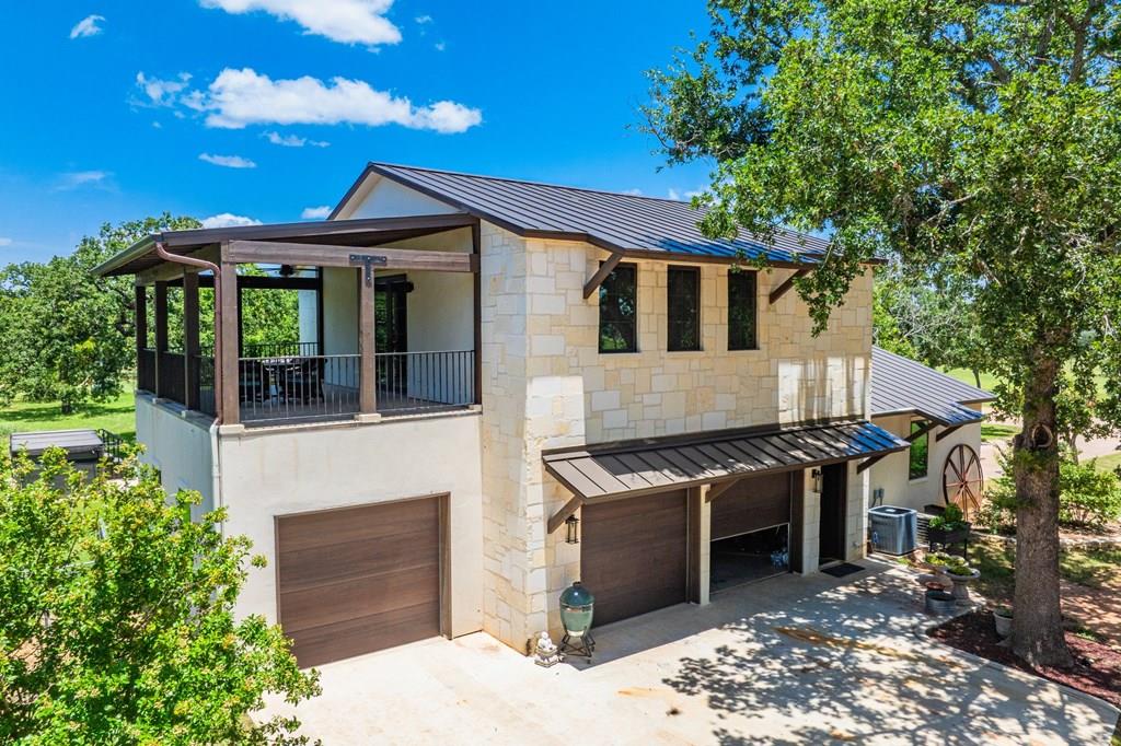 772 Luckenbach Rd, Fredericksburg, TX 78624