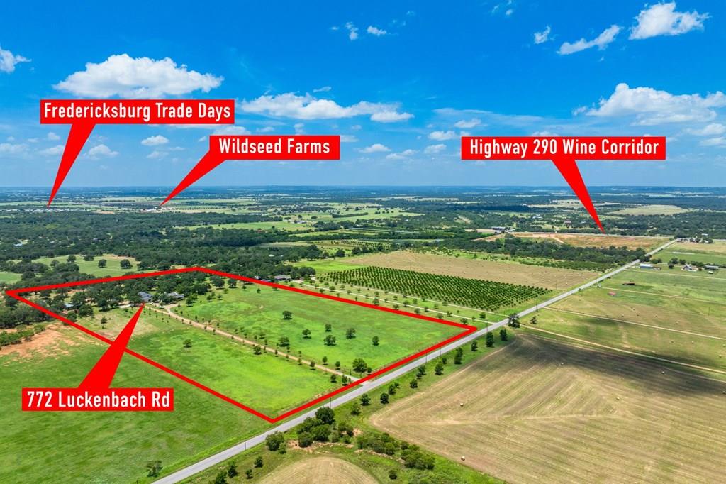 772 Luckenbach Rd, Fredericksburg, TX 78624