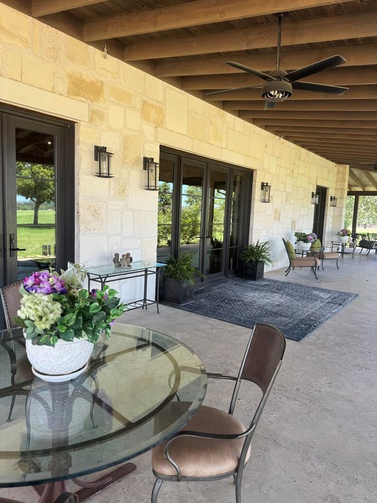 772 Luckenbach Rd, Fredericksburg, TX 78624