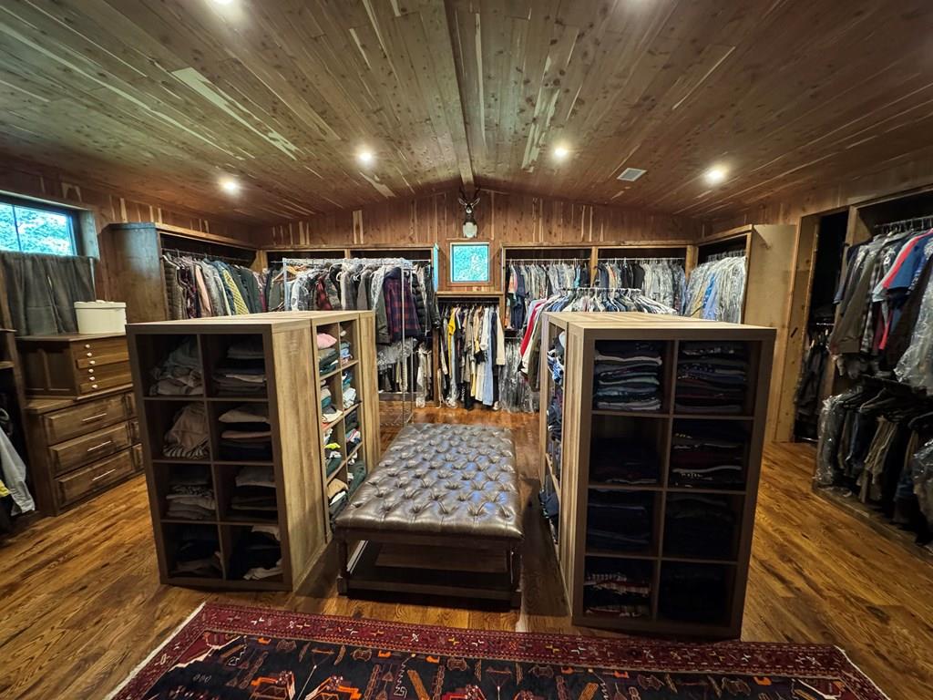 772 Luckenbach Rd, Fredericksburg, TX 78624