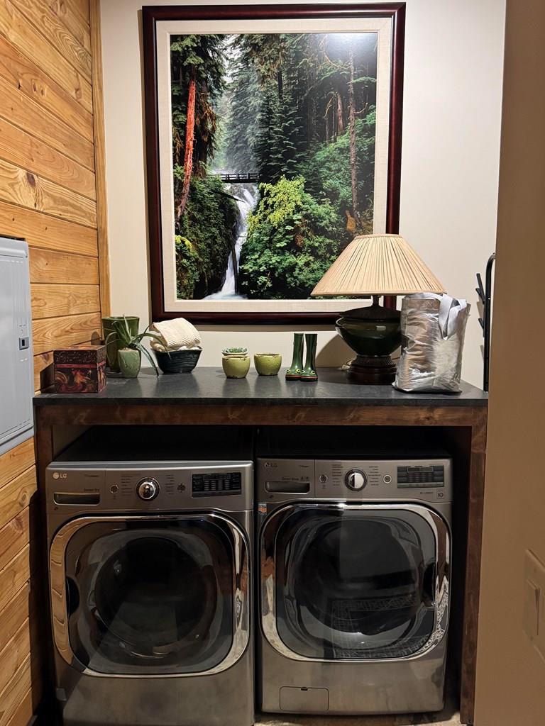 772 Luckenbach Rd, Fredericksburg, TX 78624