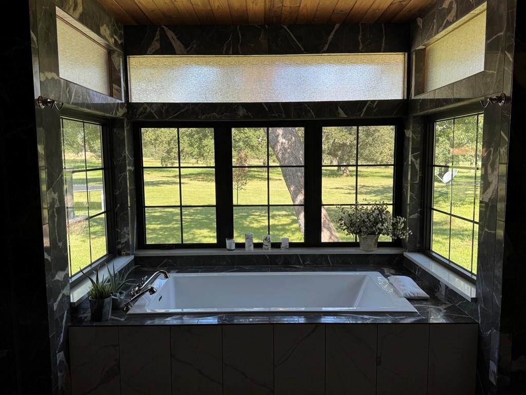 772 Luckenbach Rd, Fredericksburg, TX 78624