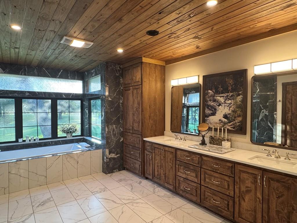 772 Luckenbach Rd, Fredericksburg, TX 78624