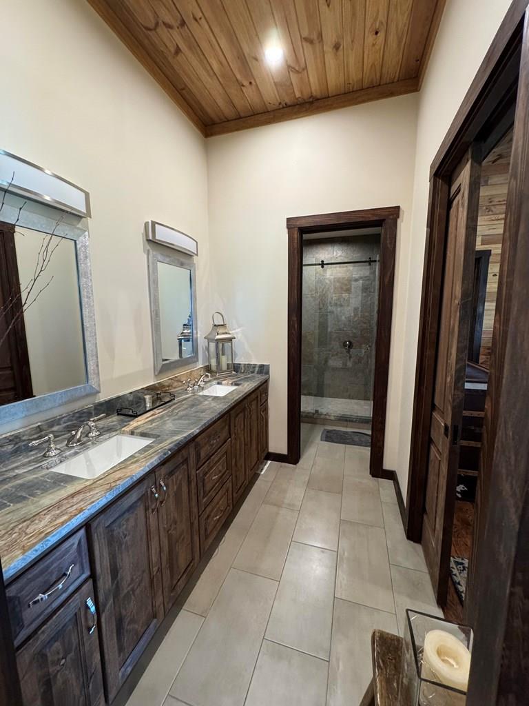 772 Luckenbach Rd, Fredericksburg, TX 78624