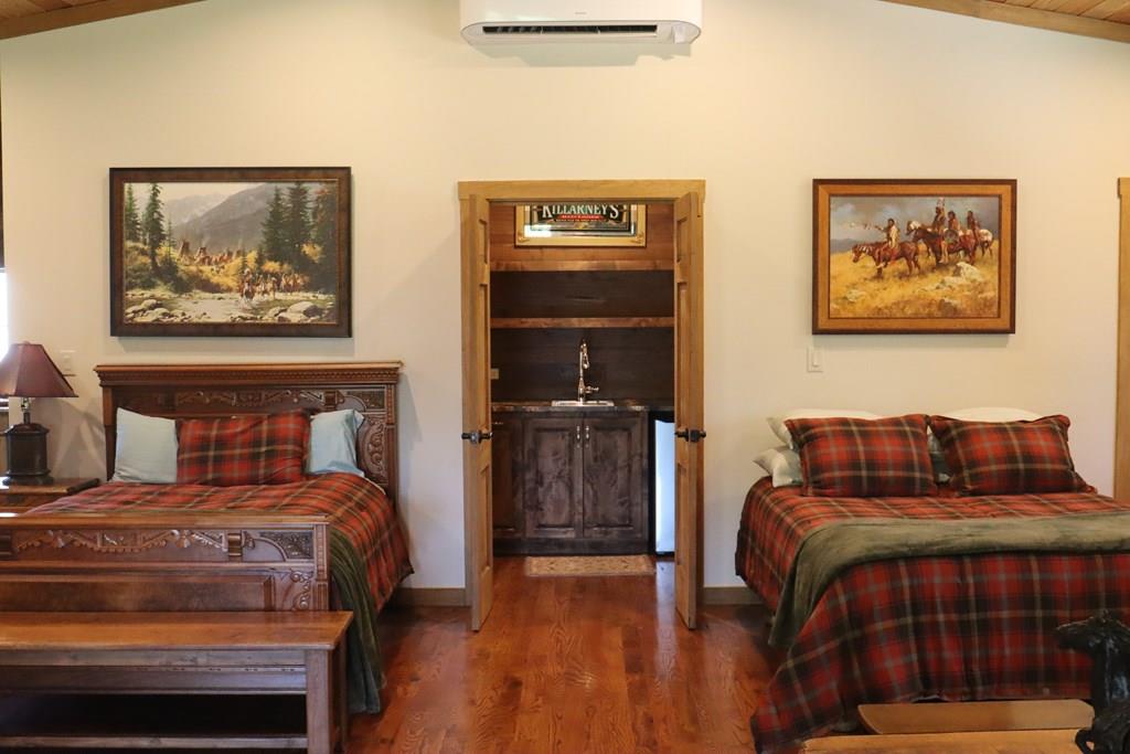 772 Luckenbach Rd, Fredericksburg, TX 78624