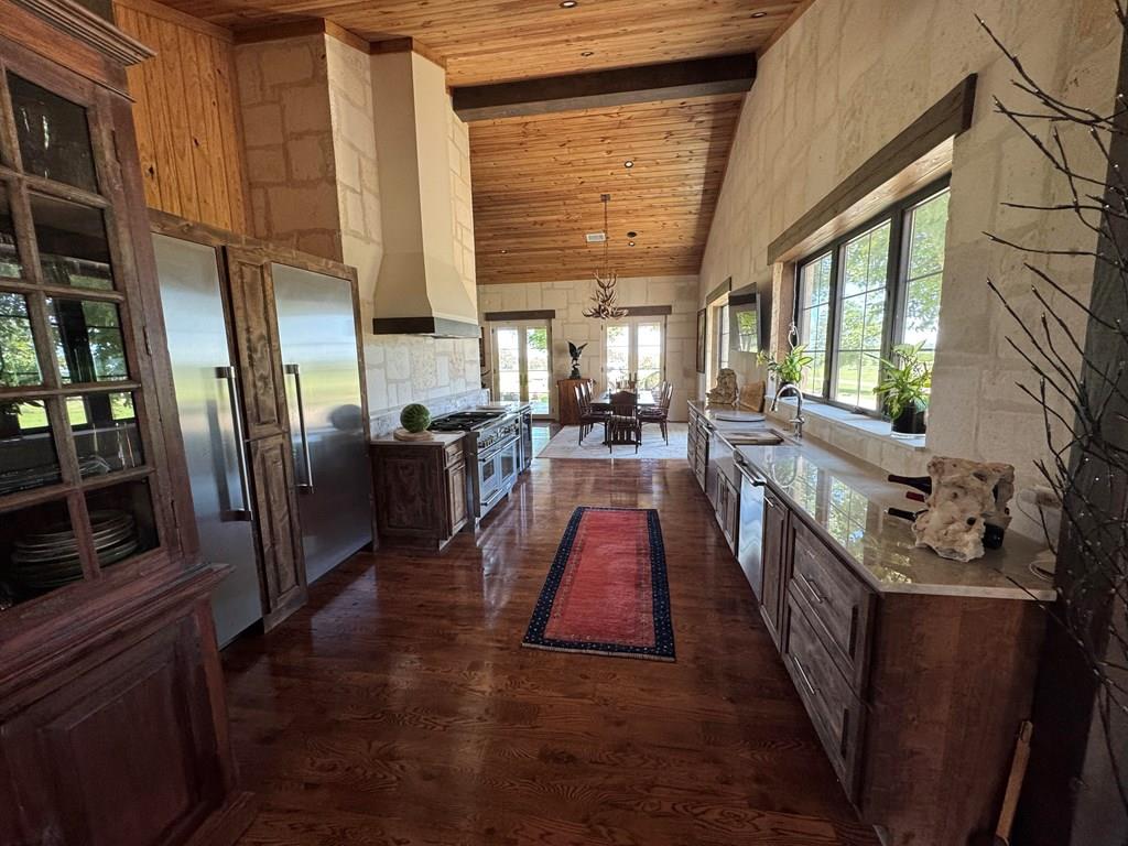 772 Luckenbach Rd, Fredericksburg, TX 78624