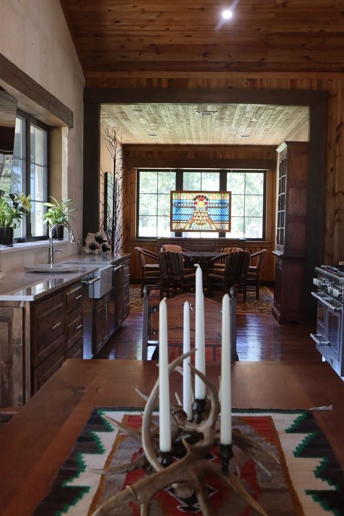 772 Luckenbach Rd, Fredericksburg, TX 78624